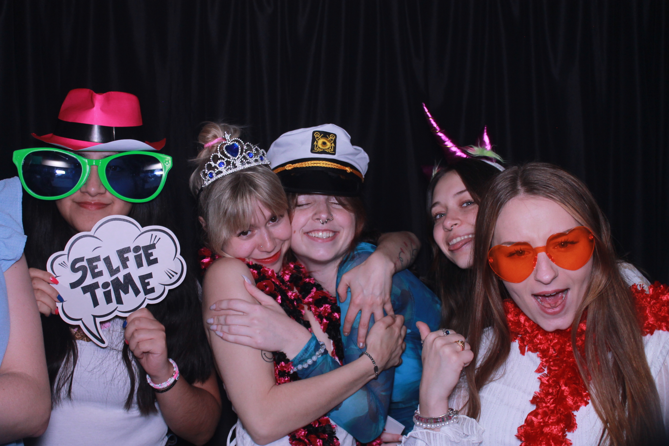 Laura's Grad Party | View more photos from the event at gallery.photoboothcincy.com/u/PhotoBoothCincy/Lauras-Grad-Party