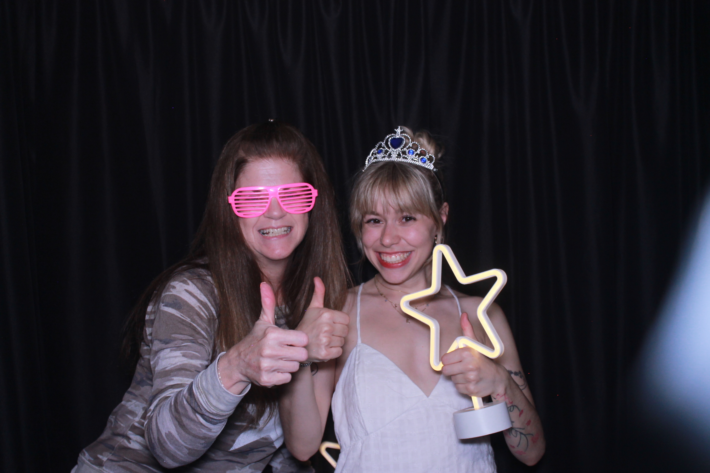 Laura's Grad Party | View more photos from the event at gallery.photoboothcincy.com/u/PhotoBoothCincy/Lauras-Grad-Party