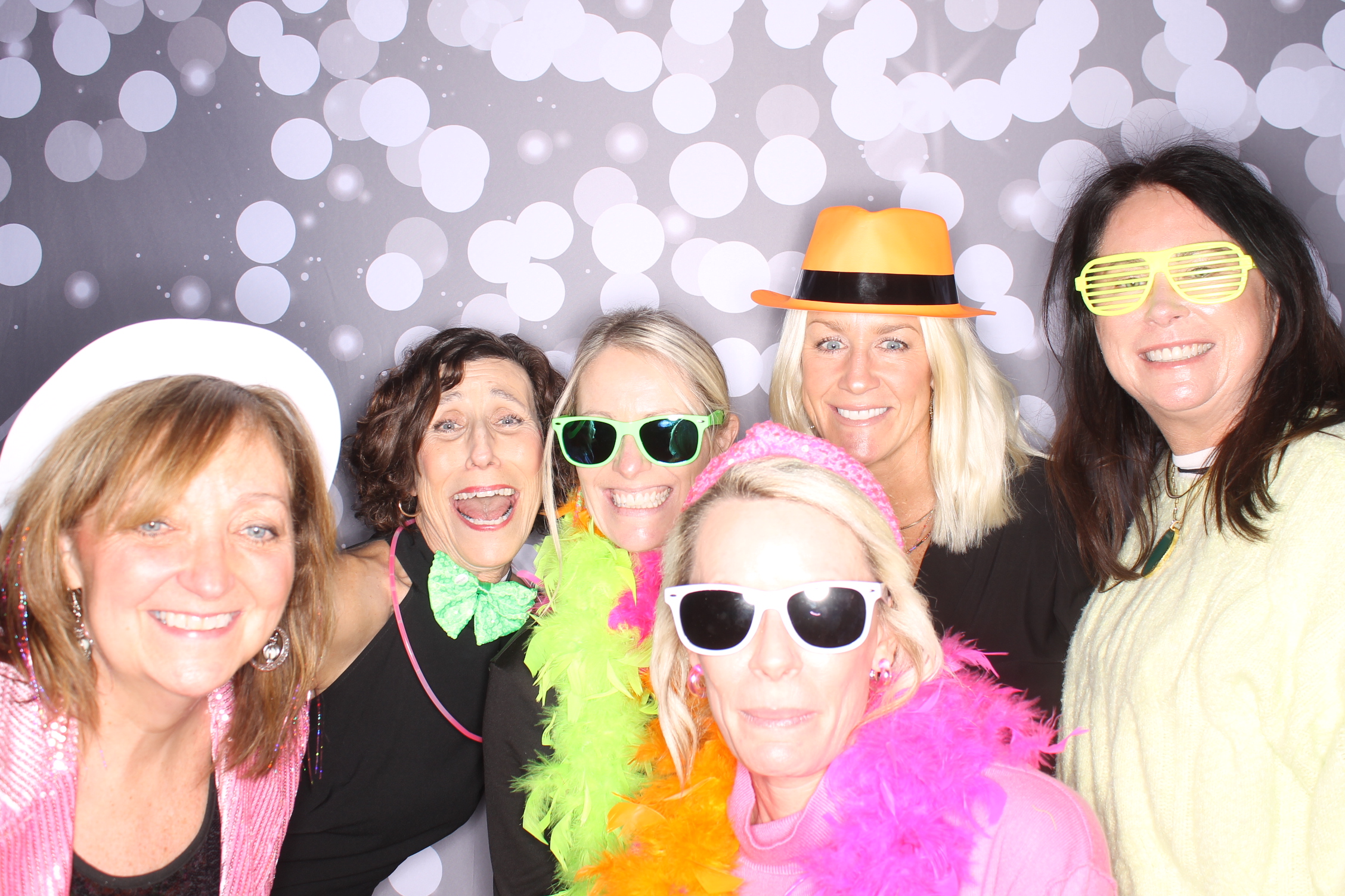 Lets Glow BSS! | View more photos from the event at gallery.photoboothcincy.com/u/PhotoBoothCincy/Lets-Glow-BSS