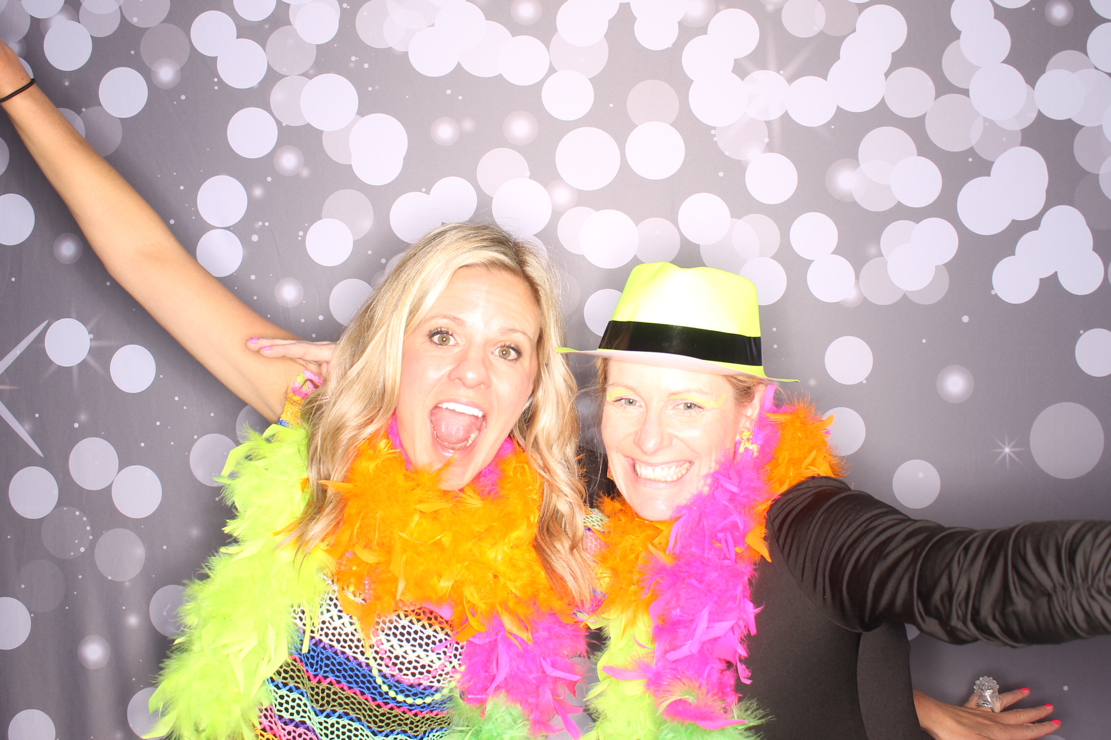 Lets Glow BSS! | View more photos from the event at gallery.photoboothcincy.com/u/PhotoBoothCincy/Lets-Glow-BSS
