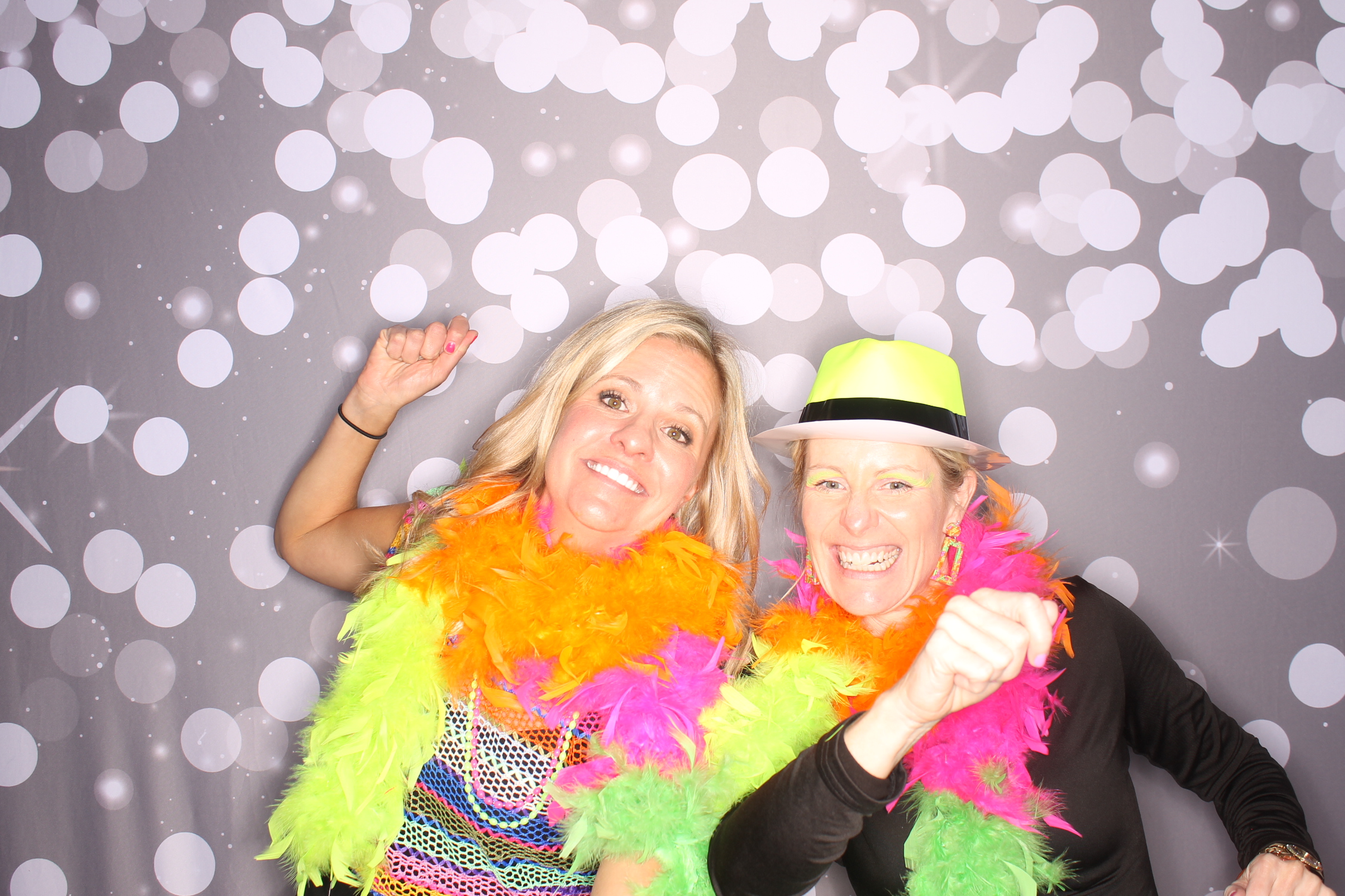 Lets Glow BSS! | View more photos from the event at gallery.photoboothcincy.com/u/PhotoBoothCincy/Lets-Glow-BSS