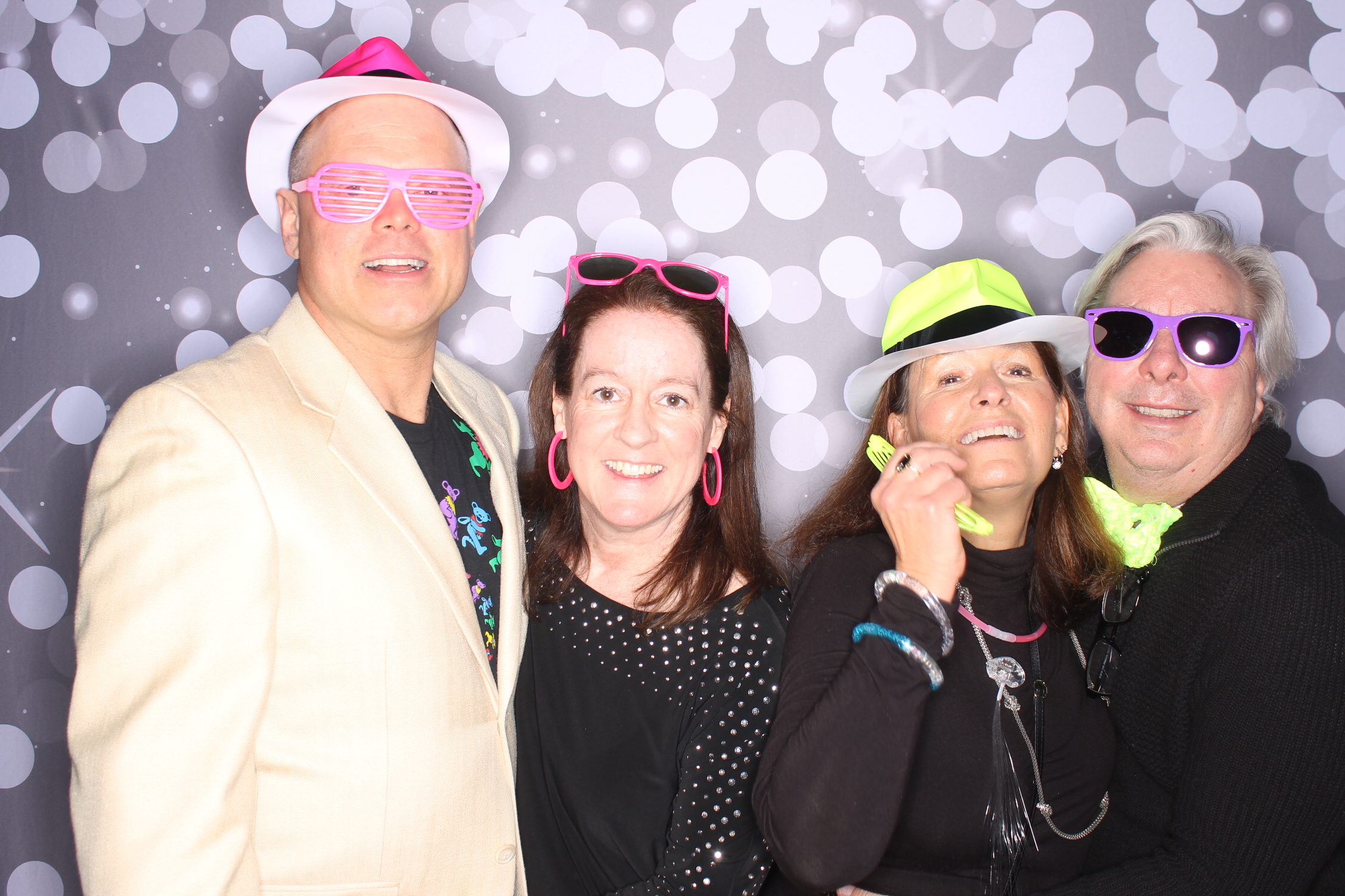 Lets Glow BSS! | View more photos from the event at gallery.photoboothcincy.com/u/PhotoBoothCincy/Lets-Glow-BSS