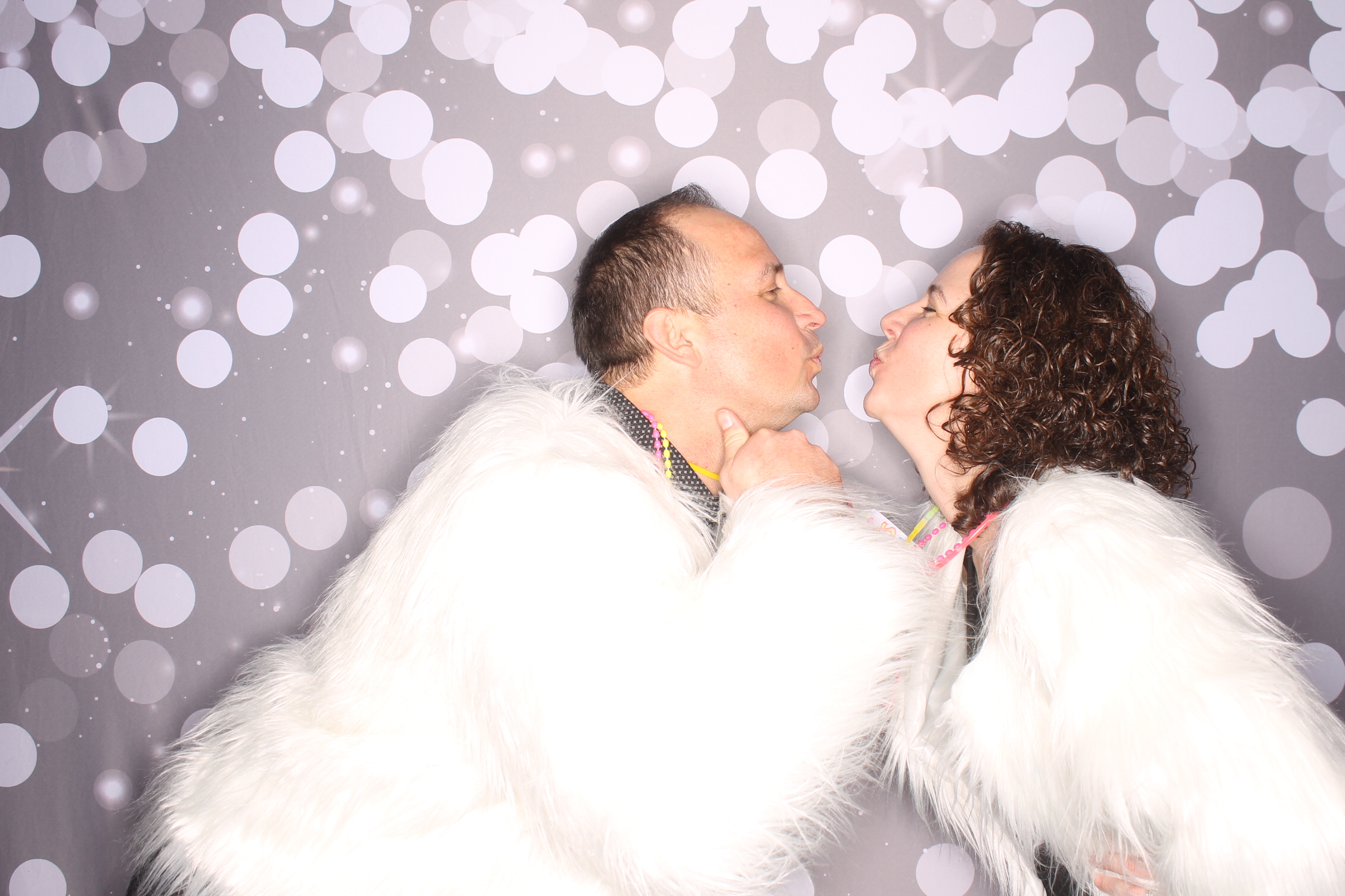 Lets Glow BSS! | View more photos from the event at gallery.photoboothcincy.com/u/PhotoBoothCincy/Lets-Glow-BSS