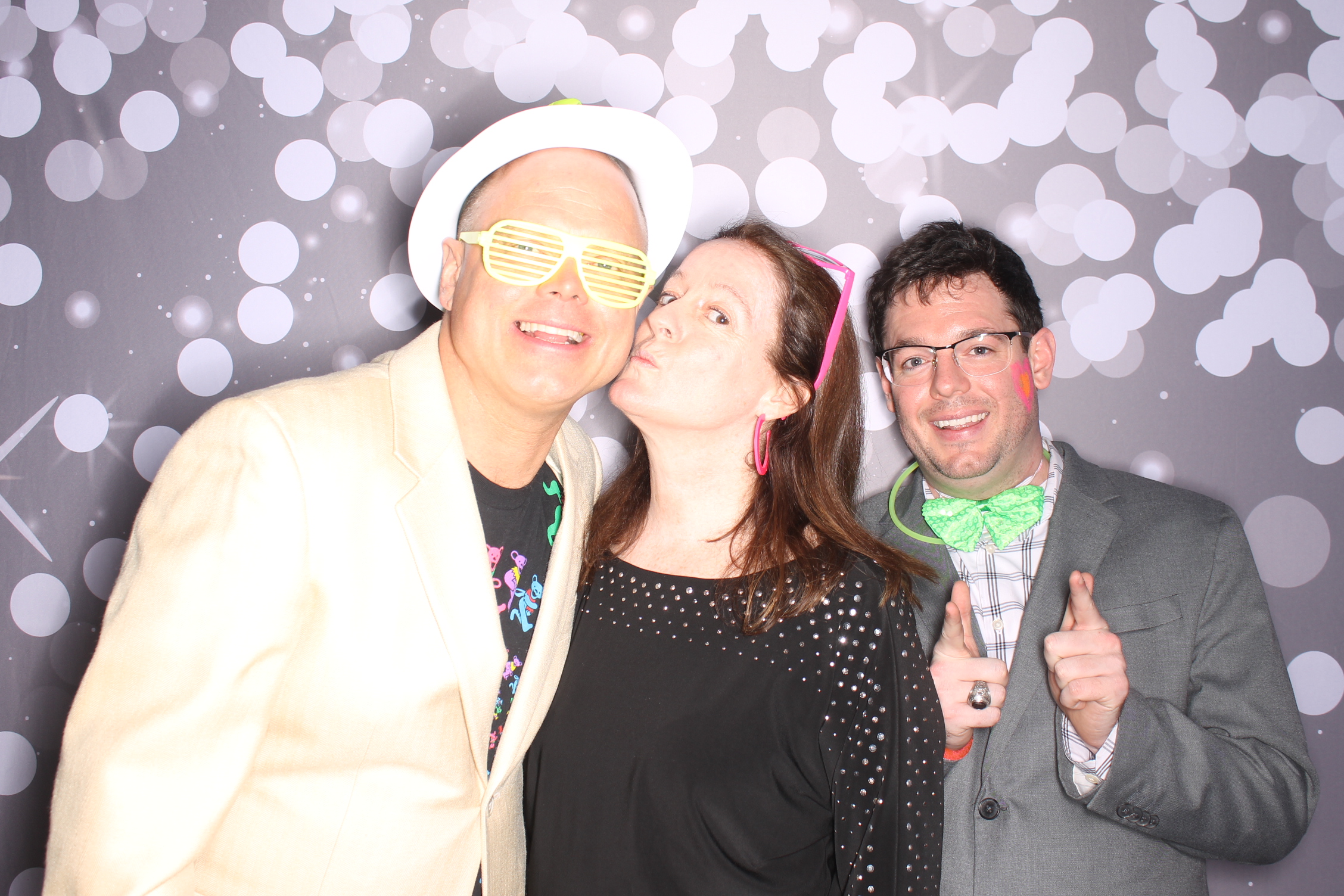 Lets Glow BSS! | View more photos from the event at gallery.photoboothcincy.com/u/PhotoBoothCincy/Lets-Glow-BSS