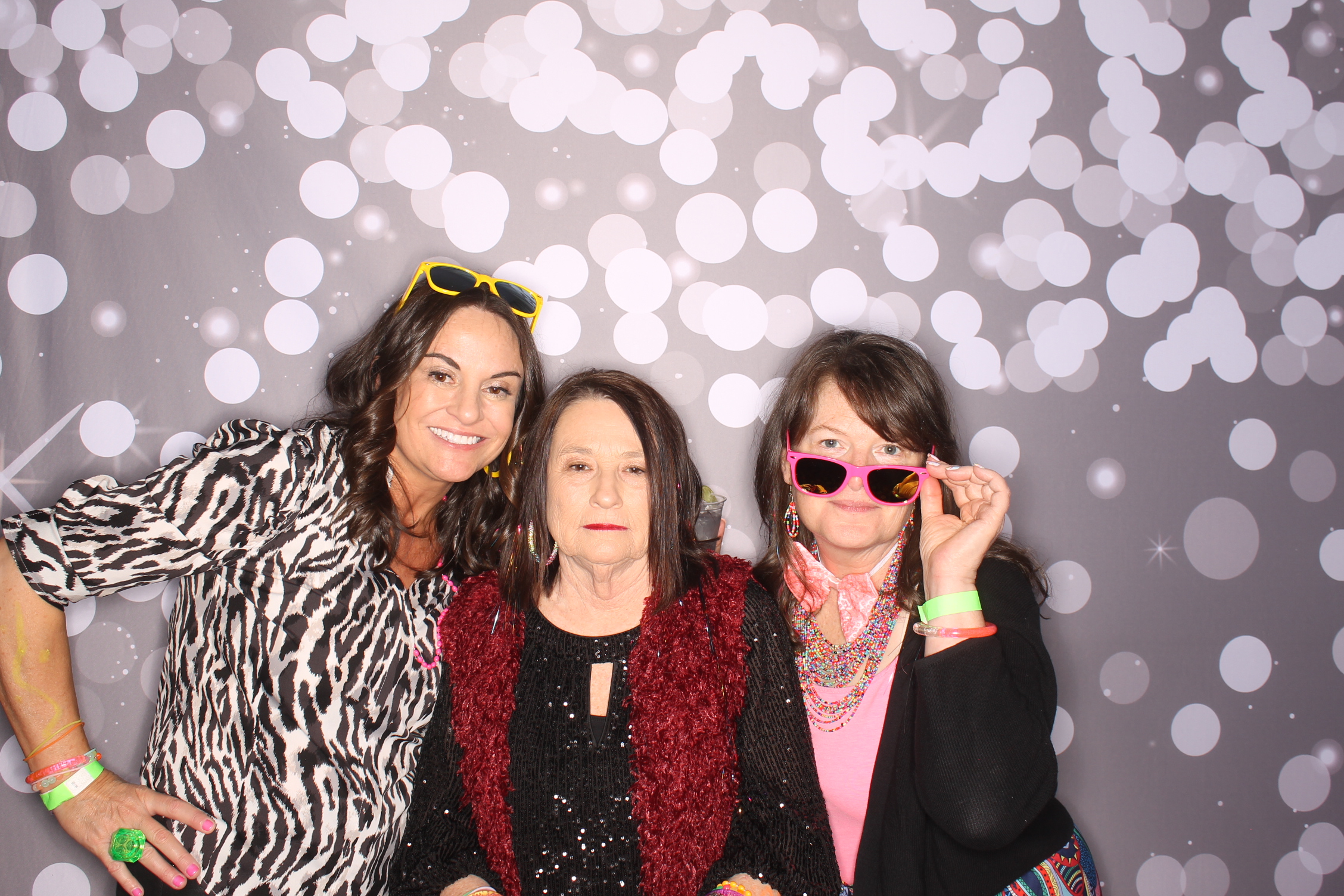 Lets Glow BSS! | View more photos from the event at gallery.photoboothcincy.com/u/PhotoBoothCincy/Lets-Glow-BSS
