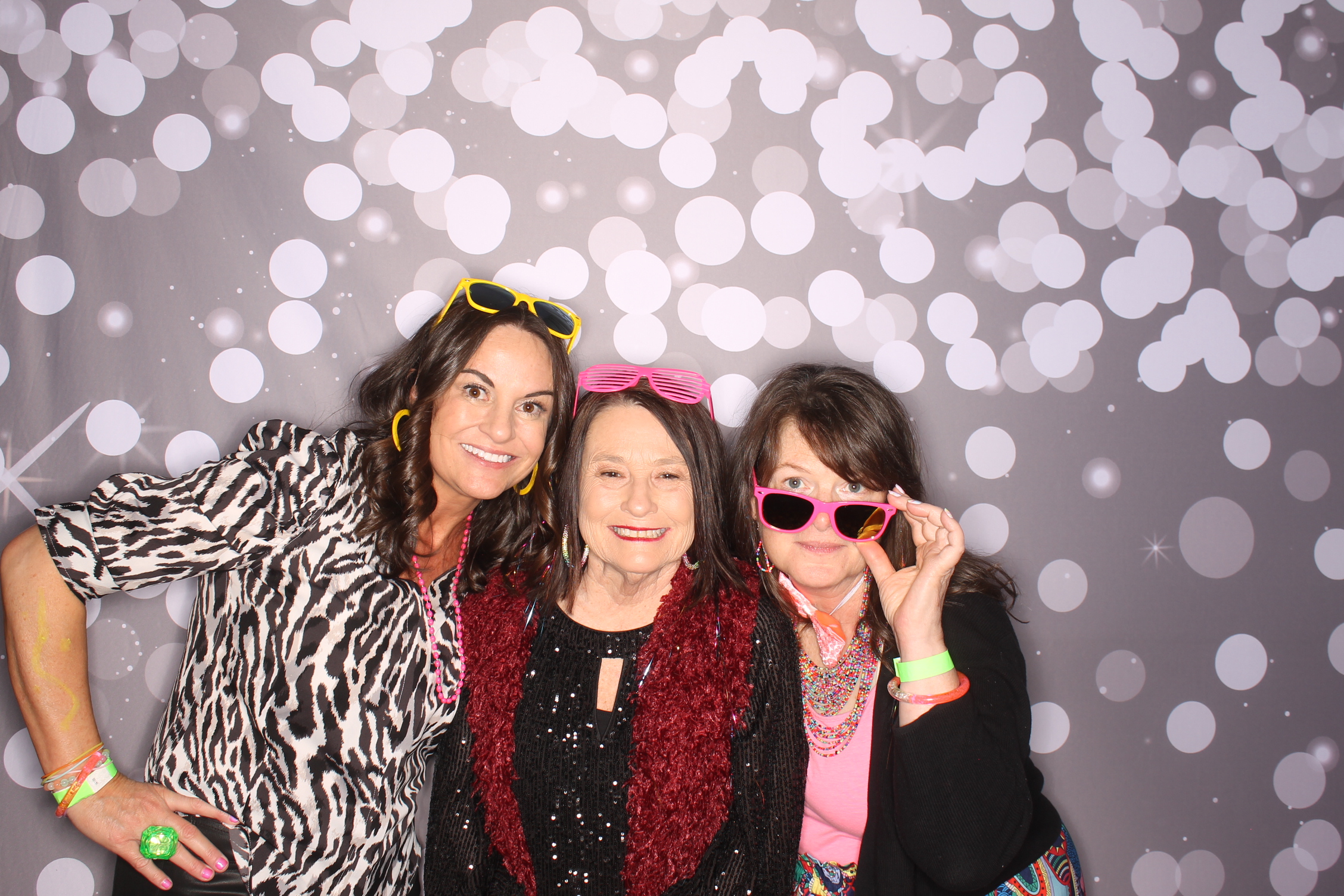 Lets Glow BSS! | View more photos from the event at gallery.photoboothcincy.com/u/PhotoBoothCincy/Lets-Glow-BSS