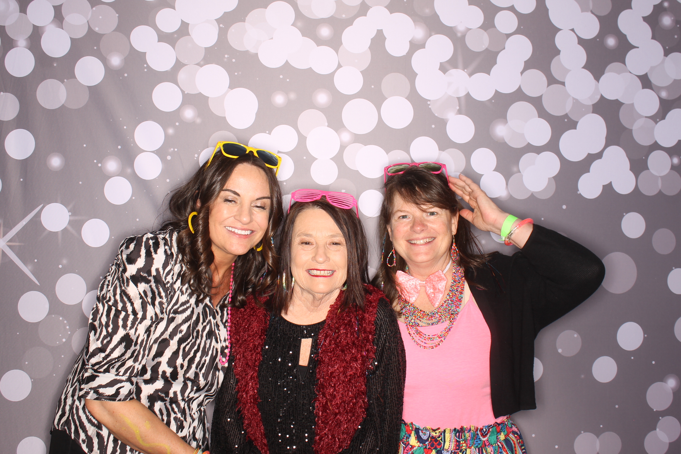 Lets Glow BSS! | View more photos from the event at gallery.photoboothcincy.com/u/PhotoBoothCincy/Lets-Glow-BSS