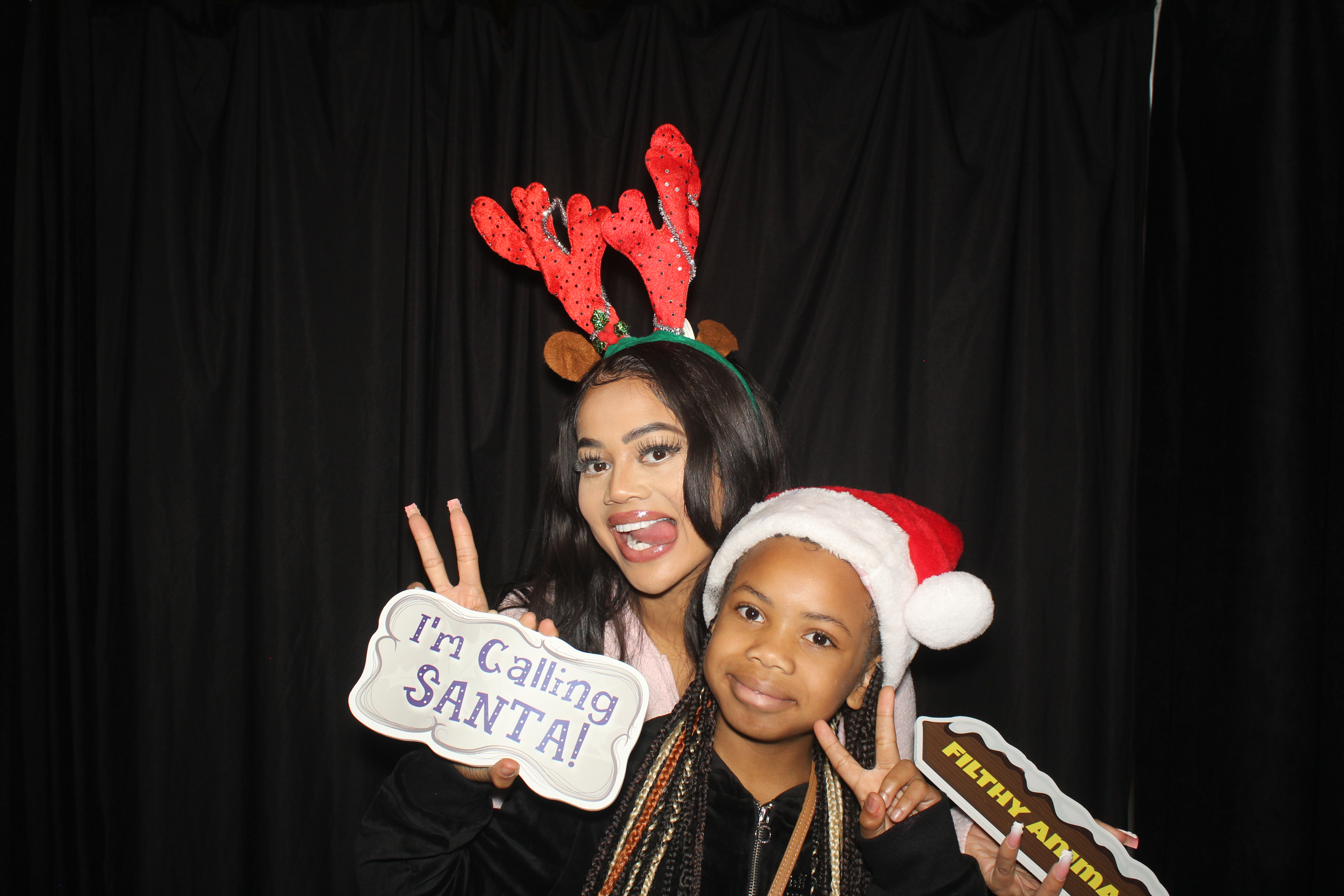 Liberty Flats Holiday Party | View more photos from the event at gallery.photoboothcincy.com/u/PhotoBoothCincy/Liberty-Flats-Holiday-Party-0