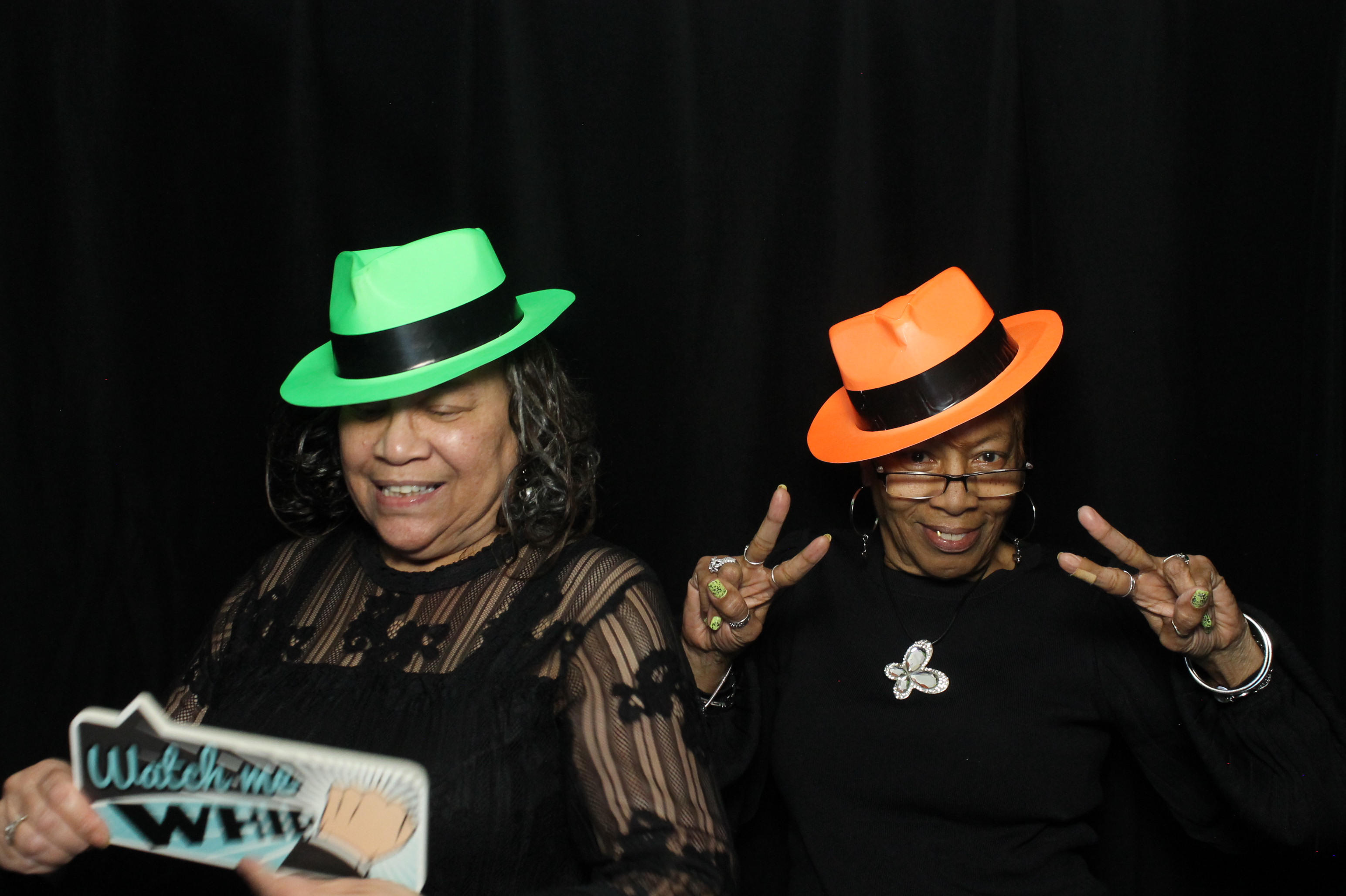 Linda's 70th | View more photos from the event at gallery.photoboothcincy.com/u/PhotoBoothCincy/Lindas-70th