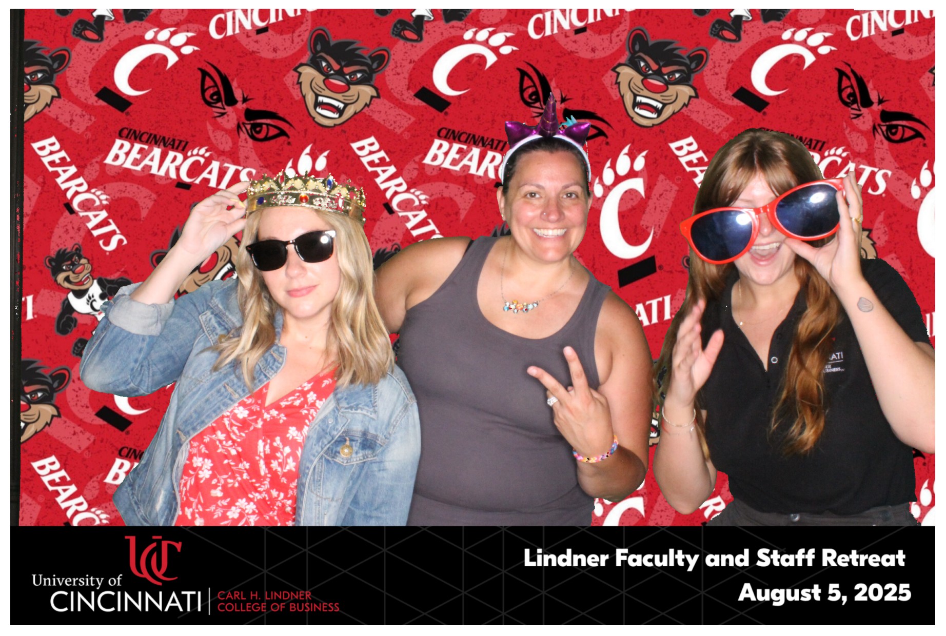 Linder College | View more photos from the event at gallery.photoboothcincy.com/u/PhotoBoothCincy/Linder-College