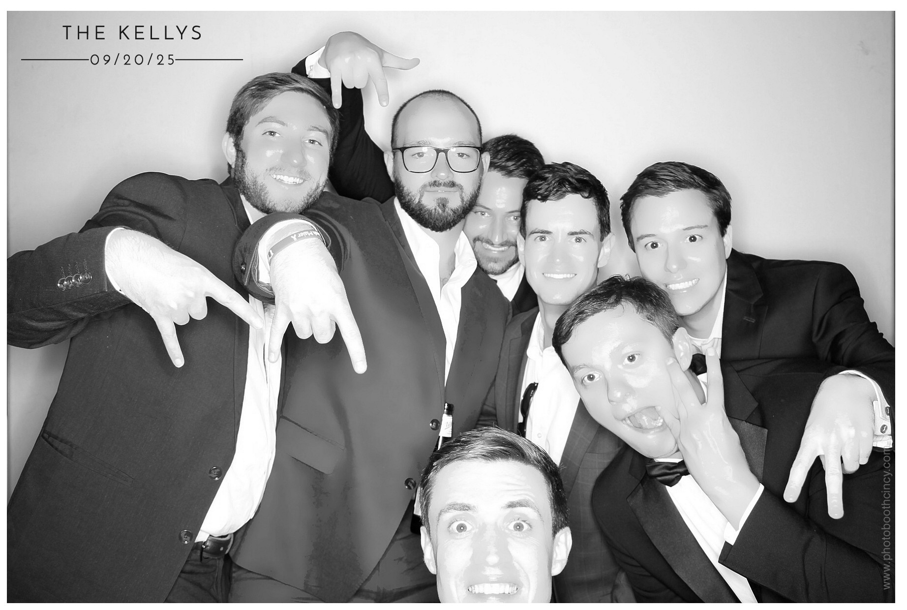 Lindsey & Sam | View more photos from the event at gallery.photoboothcincy.com/u/PhotoBoothCincy/Lindsey-Sam