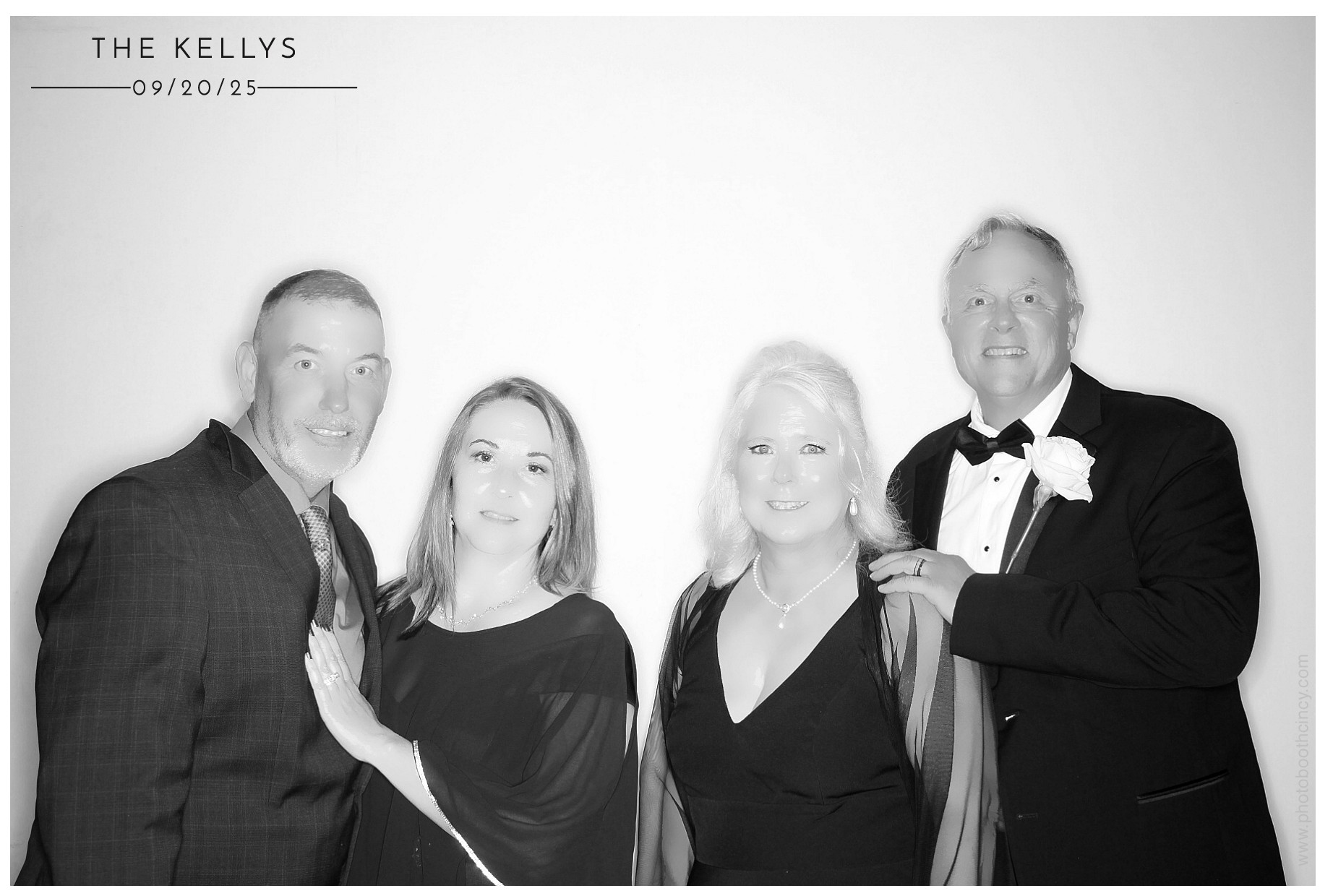 Lindsey & Sam | View more photos from the event at gallery.photoboothcincy.com/u/PhotoBoothCincy/Lindsey-Sam