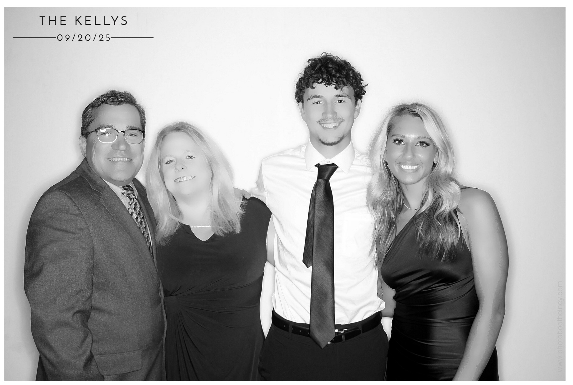 Lindsey & Sam | View more photos from the event at gallery.photoboothcincy.com/u/PhotoBoothCincy/Lindsey-Sam