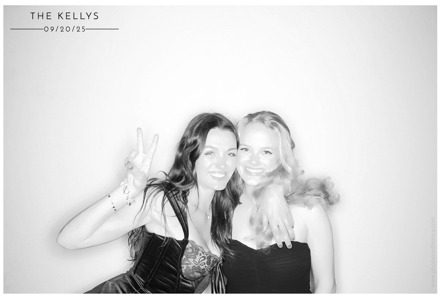 Lindsey & Sam | View more photos from the event at gallery.photoboothcincy.com/u/PhotoBoothCincy/Lindsey-Sam