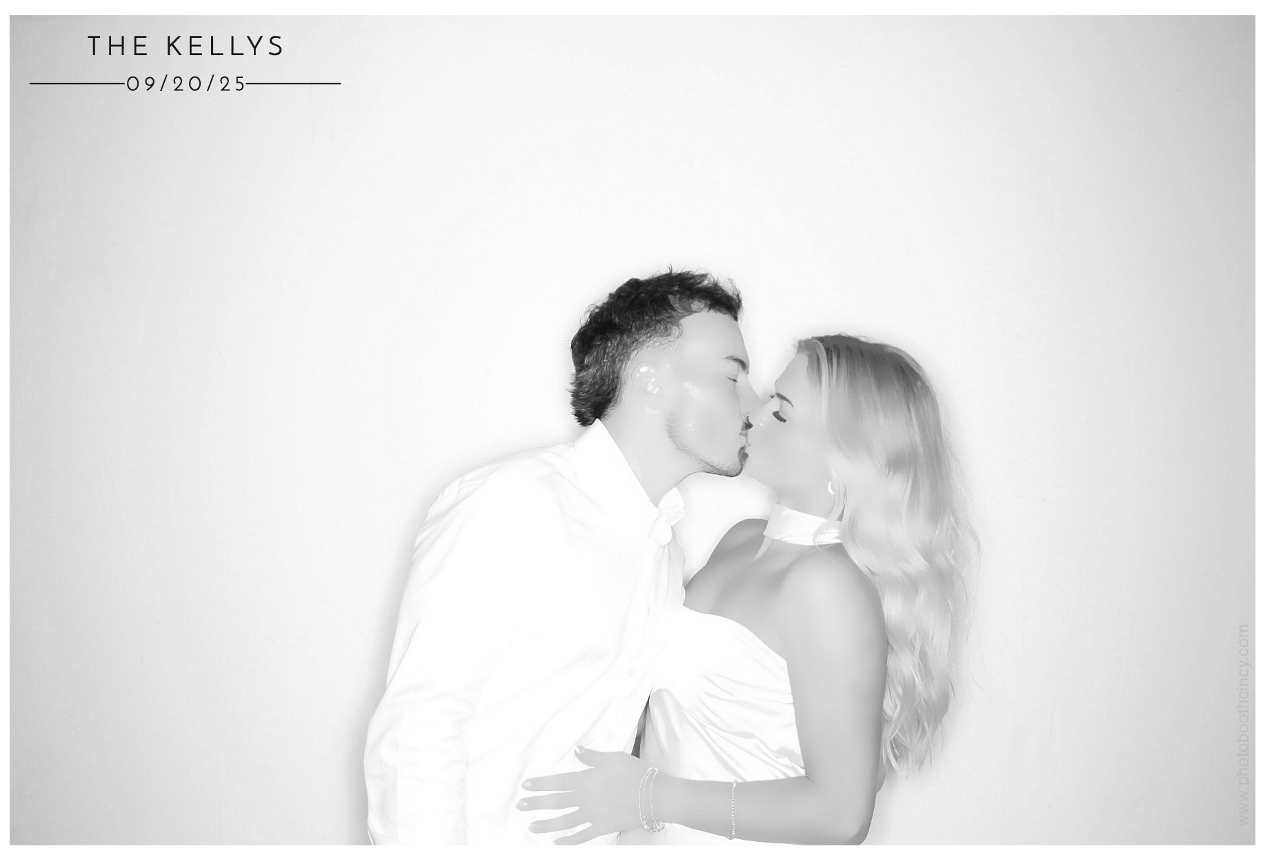 Lindsey & Sam | View more photos from the event at gallery.photoboothcincy.com/u/PhotoBoothCincy/Lindsey-Sam