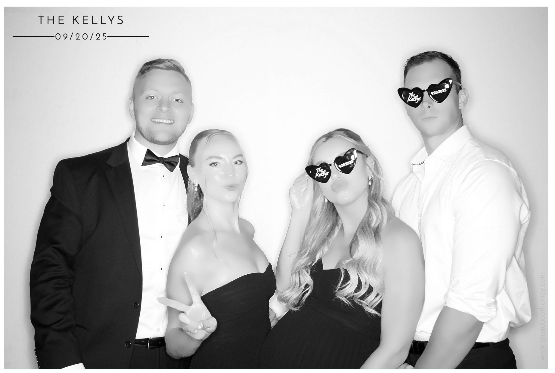 Lindsey & Sam | View more photos from the event at gallery.photoboothcincy.com/u/PhotoBoothCincy/Lindsey-Sam