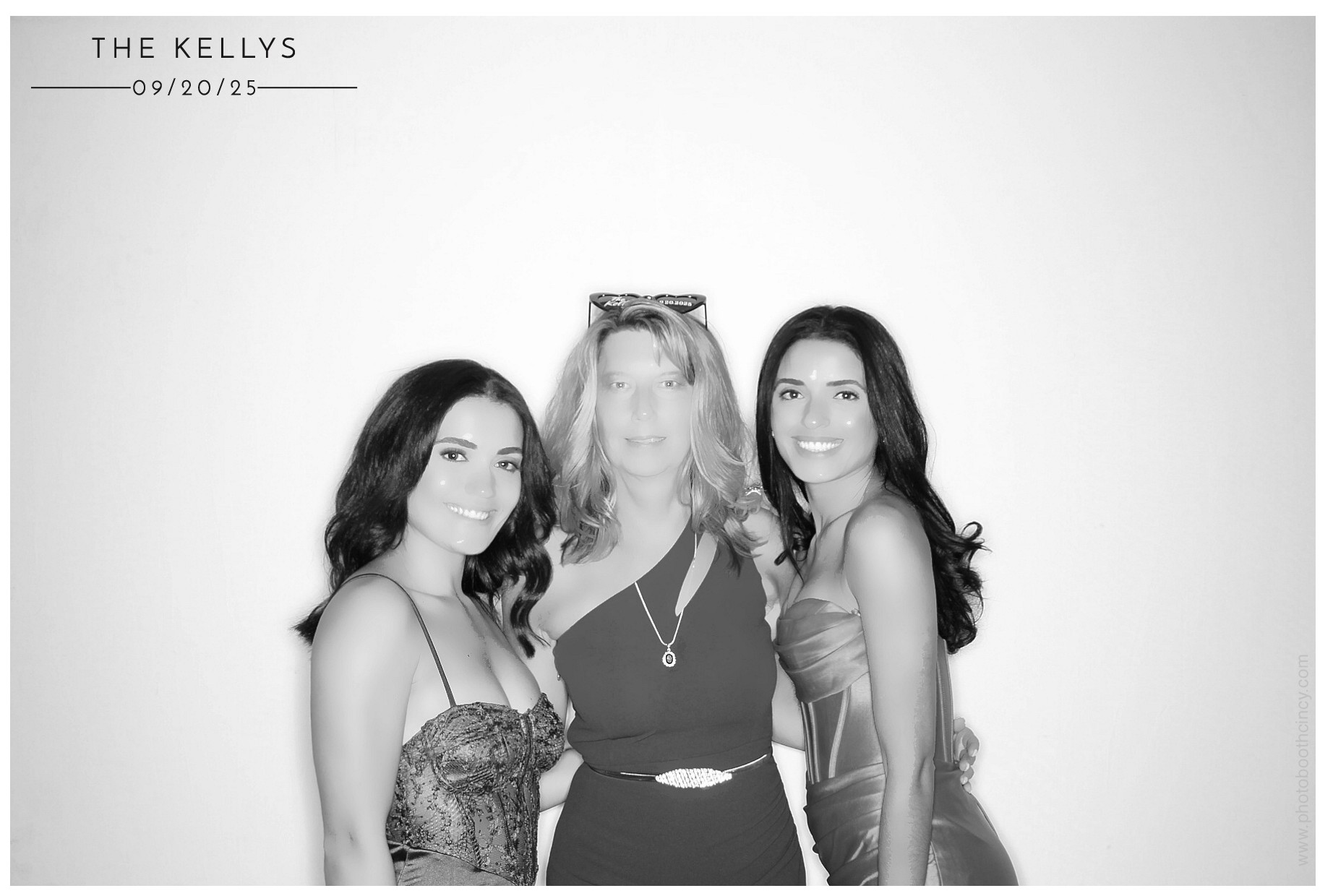 Lindsey & Sam | View more photos from the event at gallery.photoboothcincy.com/u/PhotoBoothCincy/Lindsey-Sam