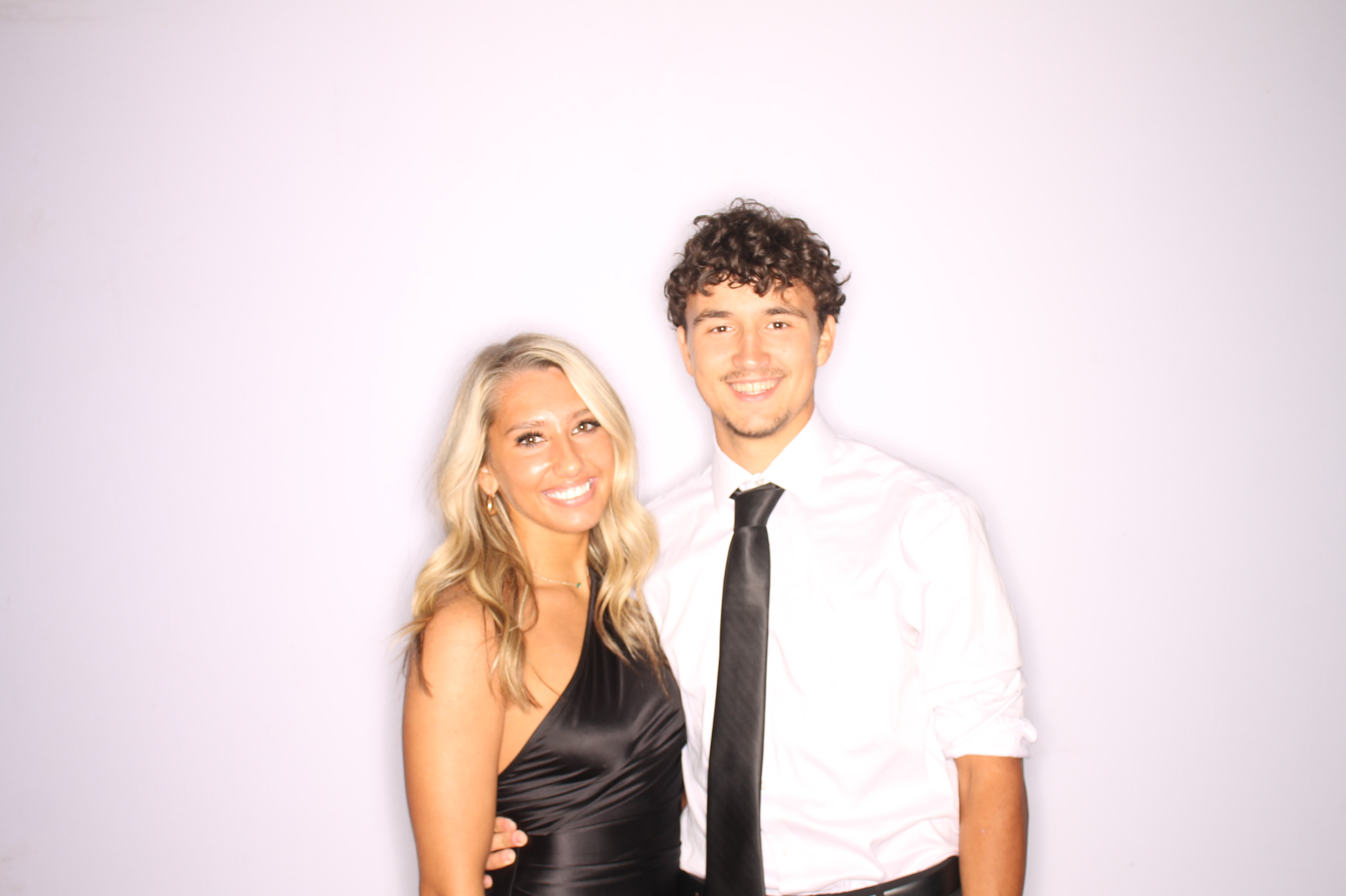 Lindsey & Sam | View more photos from the event at gallery.photoboothcincy.com/u/PhotoBoothCincy/Lindsey-Sam