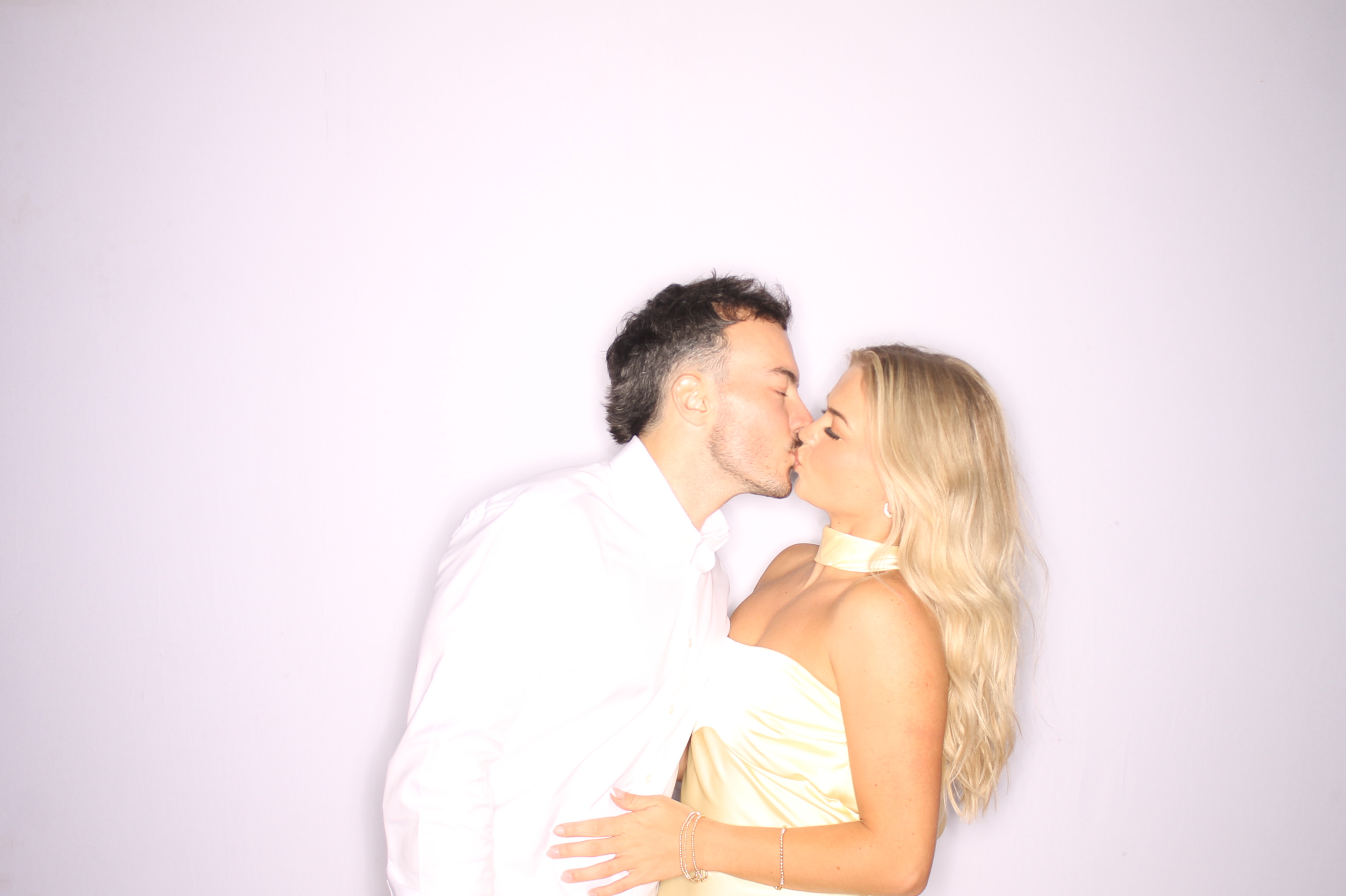 Lindsey & Sam | View more photos from the event at gallery.photoboothcincy.com/u/PhotoBoothCincy/Lindsey-Sam