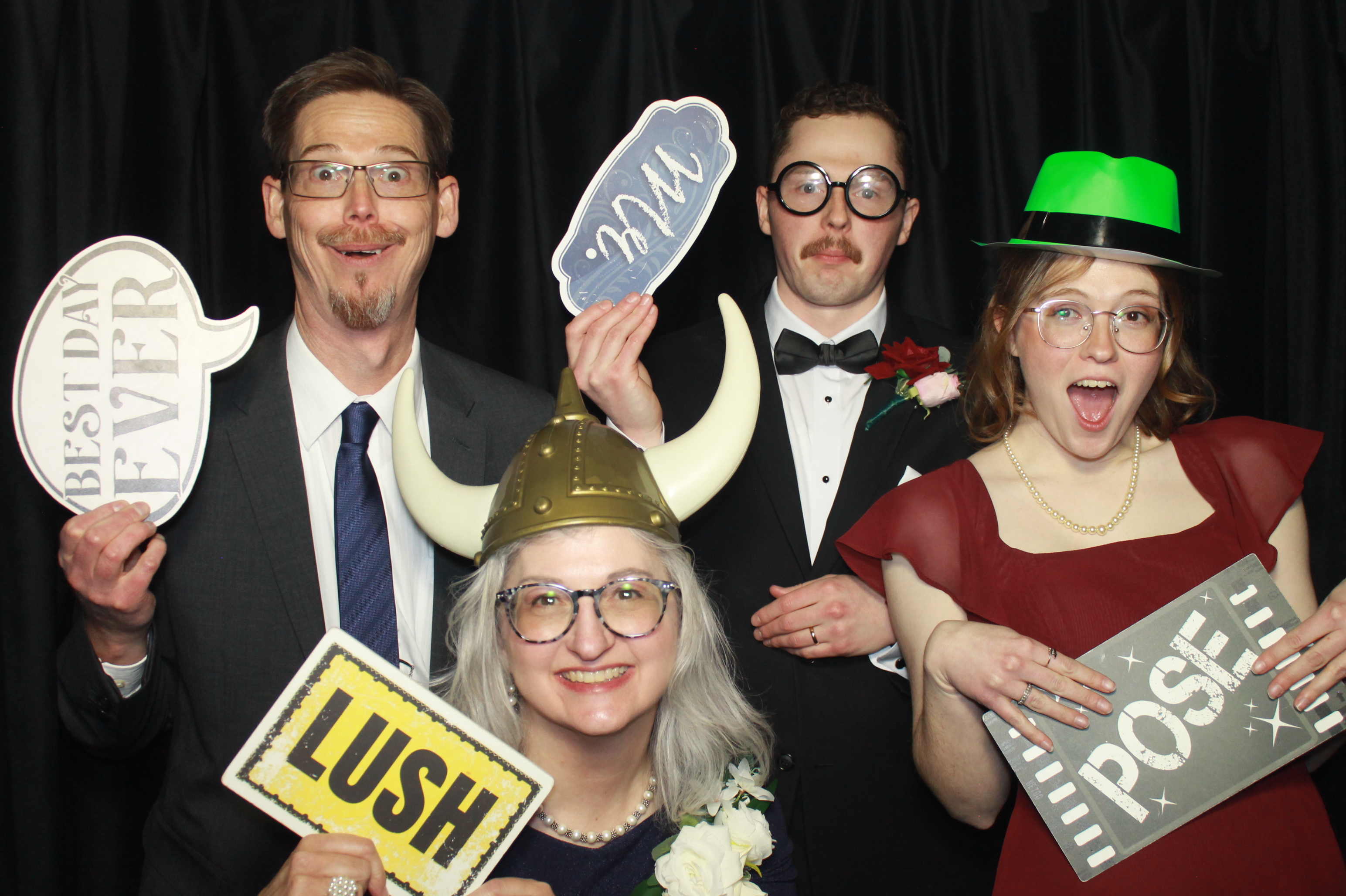 Liske Wedding | View more photos from the event at gallery.photoboothcincy.com/u/PhotoBoothCincy/Liske-Wedding