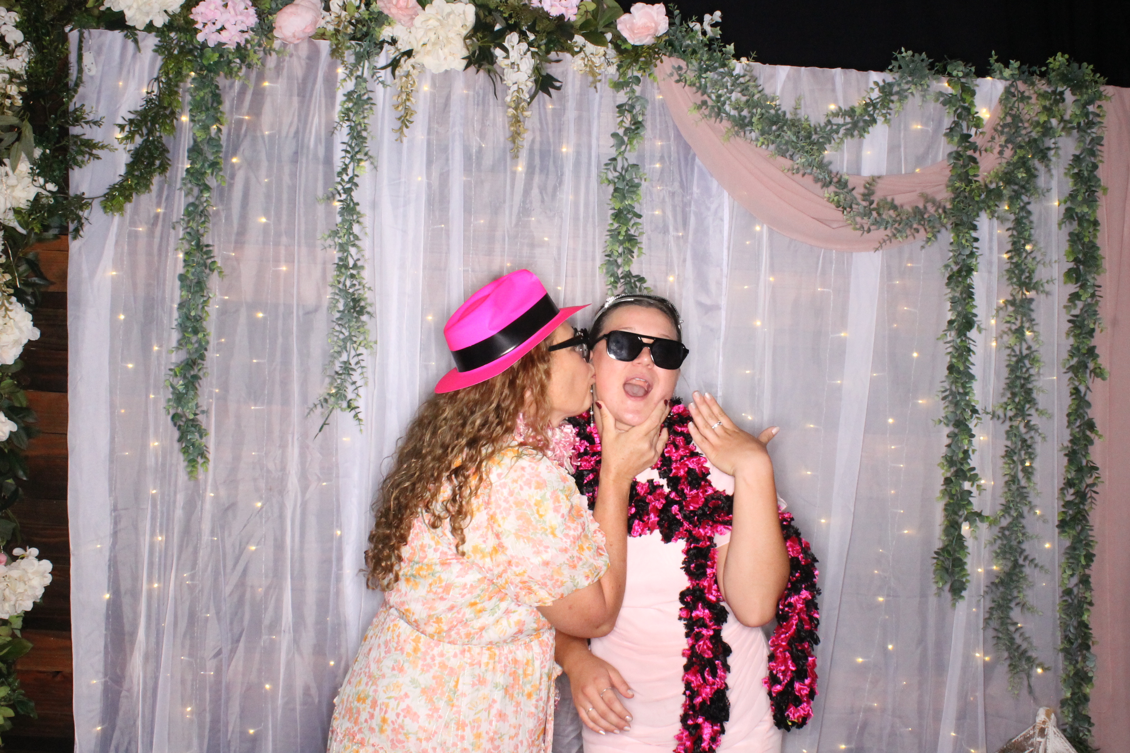 Luke & Madelyn | View more photos from the event at gallery.photoboothcincy.com/u/PhotoBoothCincy/Luke-Madelyn