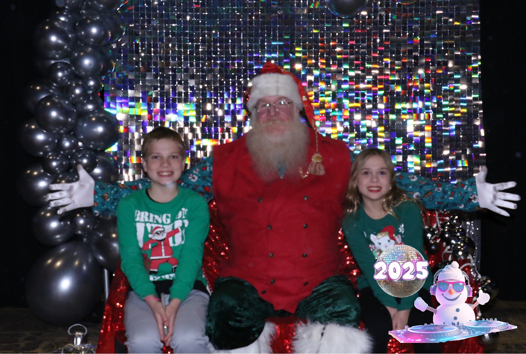 MVG Santa | View more photos from the event at gallery.photoboothcincy.com/u/PhotoBoothCincy/MVG-Santa
