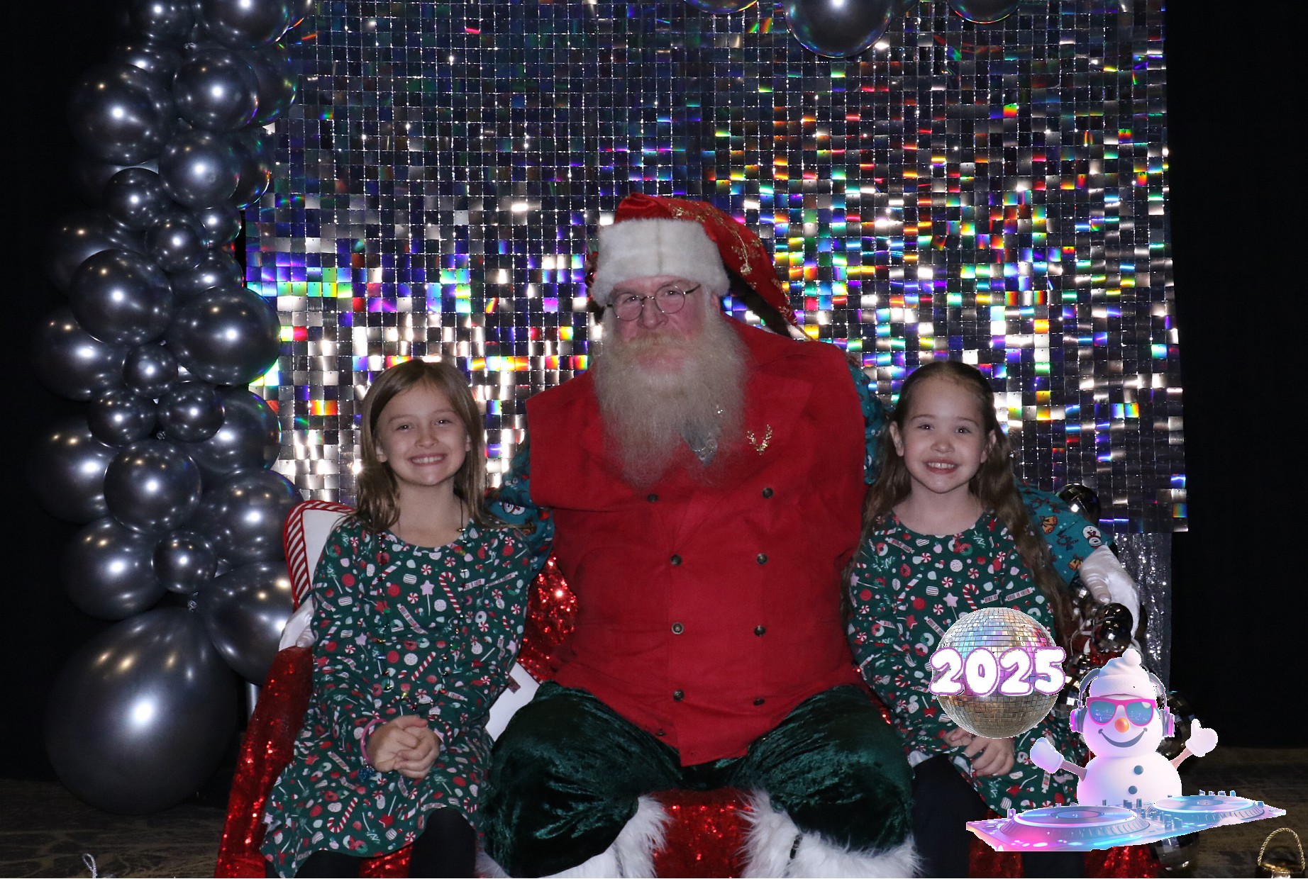 MVG Santa | View more photos from the event at gallery.photoboothcincy.com/u/PhotoBoothCincy/MVG-Santa