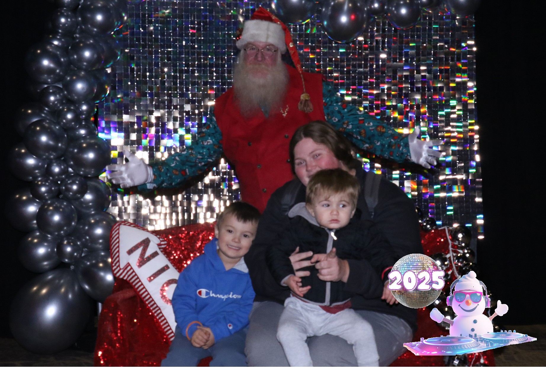 MVG Santa | View more photos from the event at gallery.photoboothcincy.com/u/PhotoBoothCincy/MVG-Santa