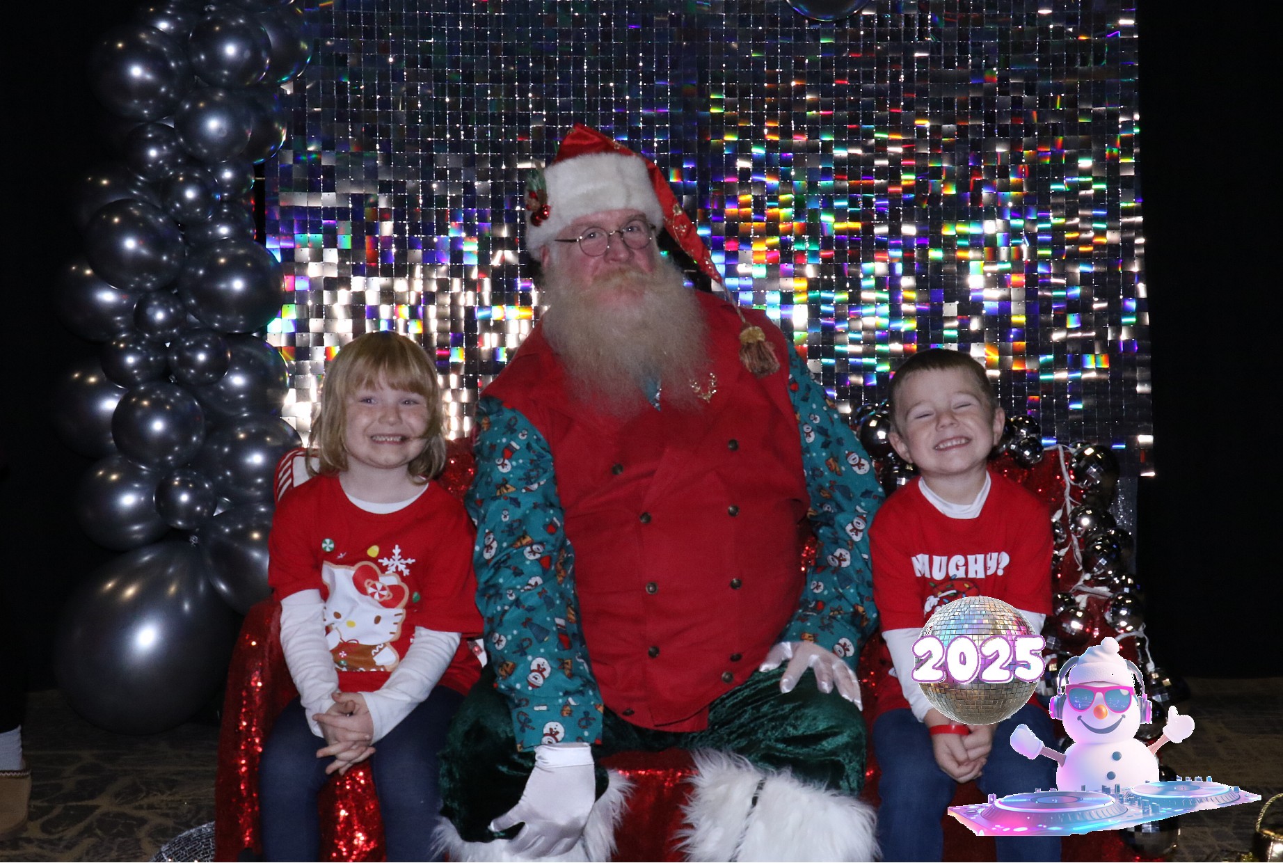 MVG Santa | View more photos from the event at gallery.photoboothcincy.com/u/PhotoBoothCincy/MVG-Santa