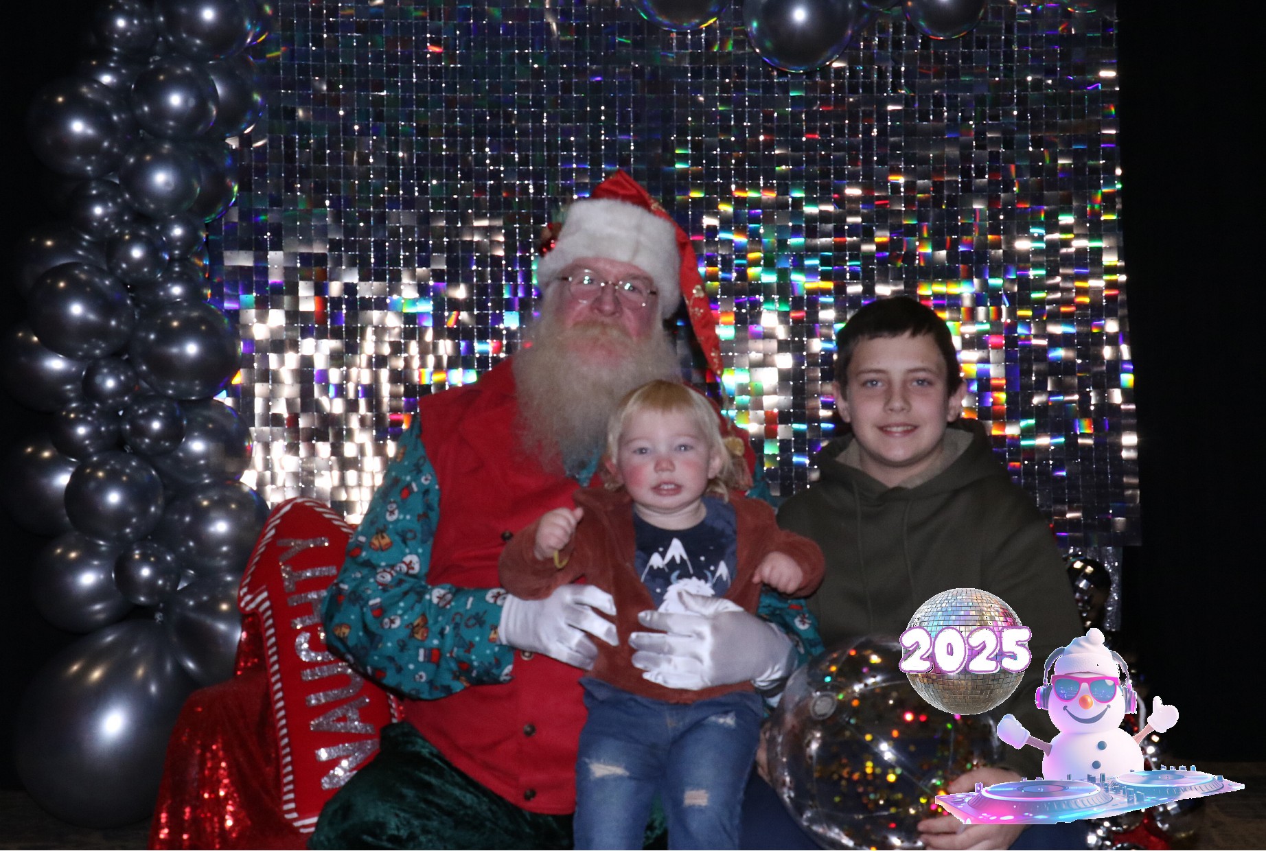 MVG Santa | View more photos from the event at gallery.photoboothcincy.com/u/PhotoBoothCincy/MVG-Santa