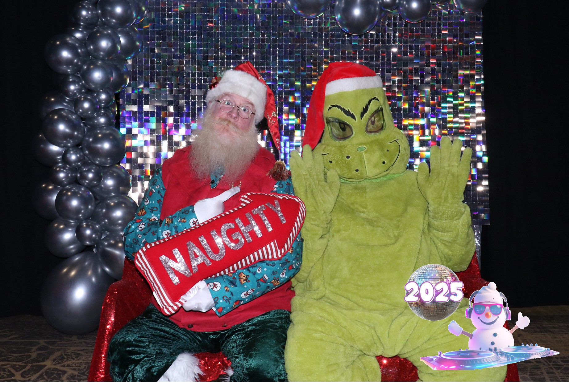 MVG Santa | View more photos from the event at gallery.photoboothcincy.com/u/PhotoBoothCincy/MVG-Santa