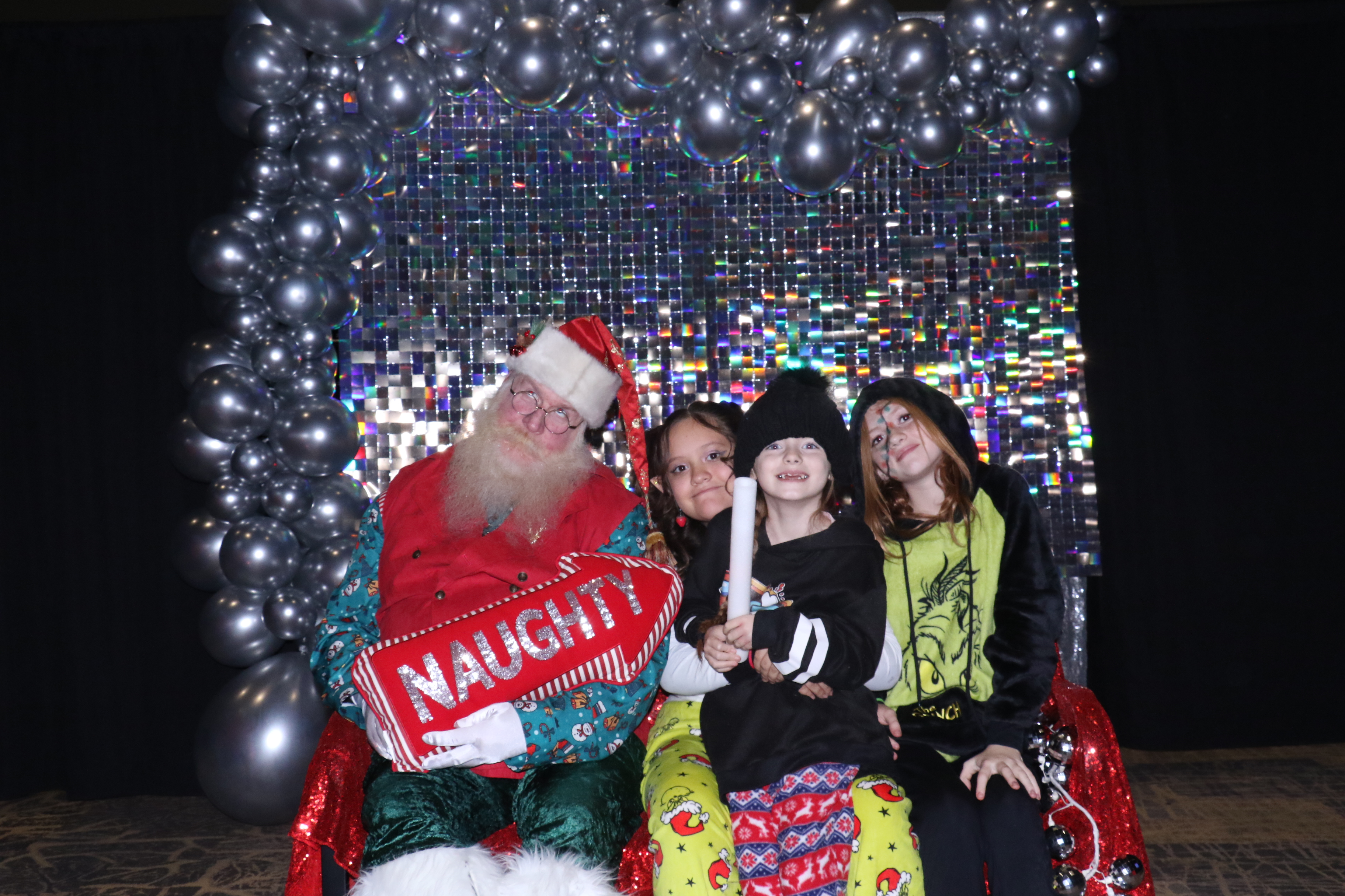 MVG Santa | View more photos from the event at gallery.photoboothcincy.com/u/PhotoBoothCincy/MVG-Santa