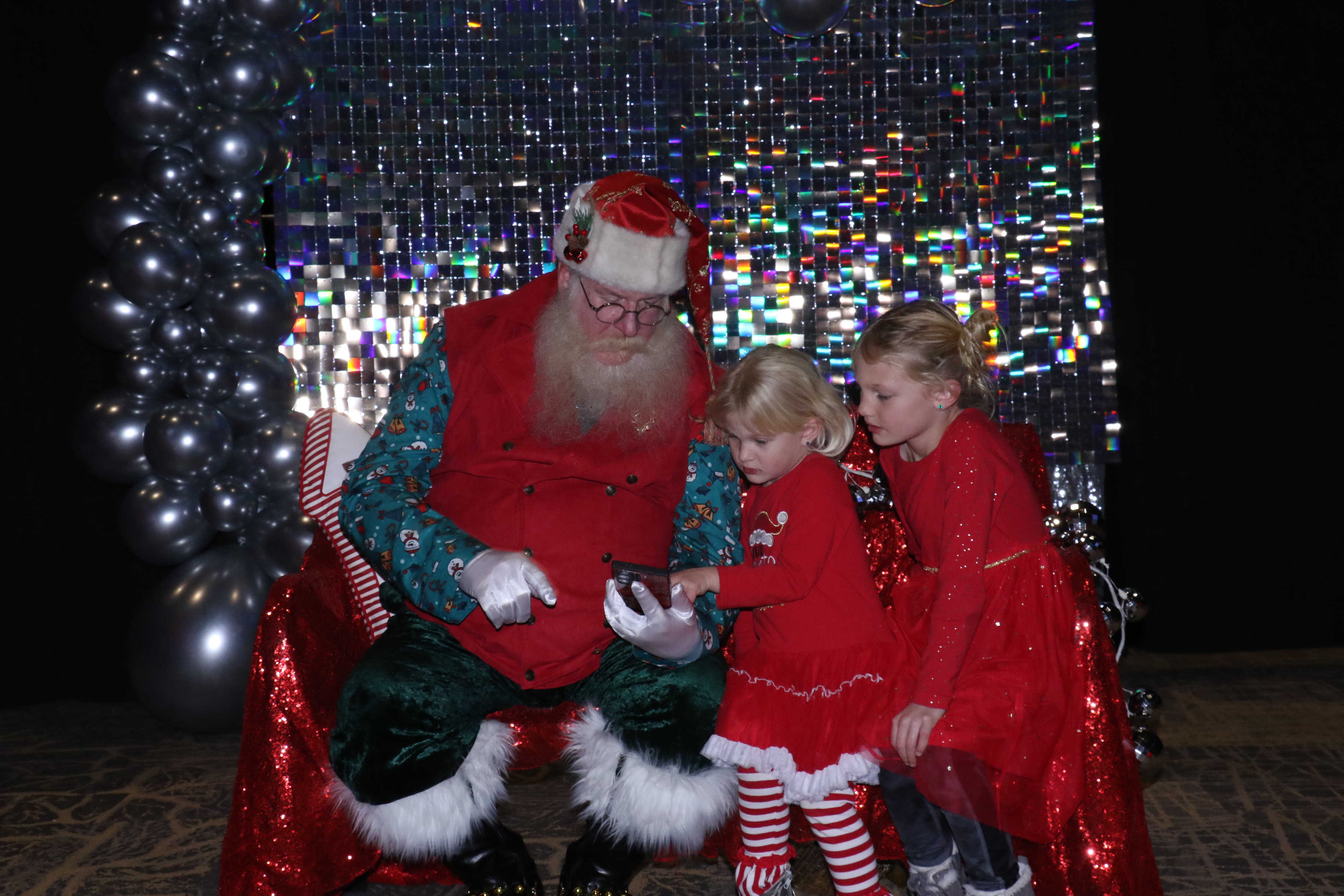 MVG Santa | View more photos from the event at gallery.photoboothcincy.com/u/PhotoBoothCincy/MVG-Santa