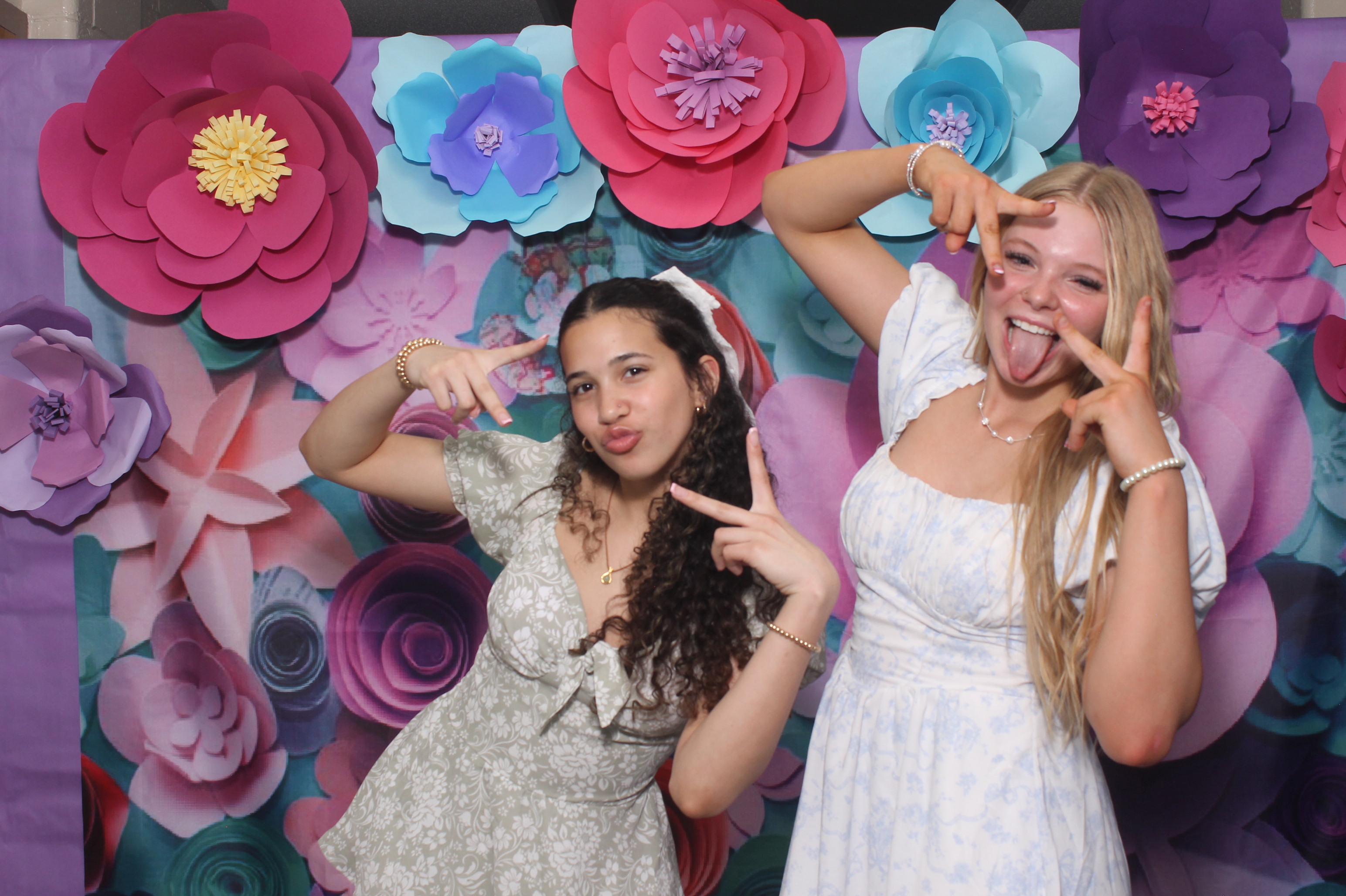 Magsig School Dance | View more photos from the event at gallery.photoboothcincy.com/u/PhotoBoothCincy/Magsig-School-Dance