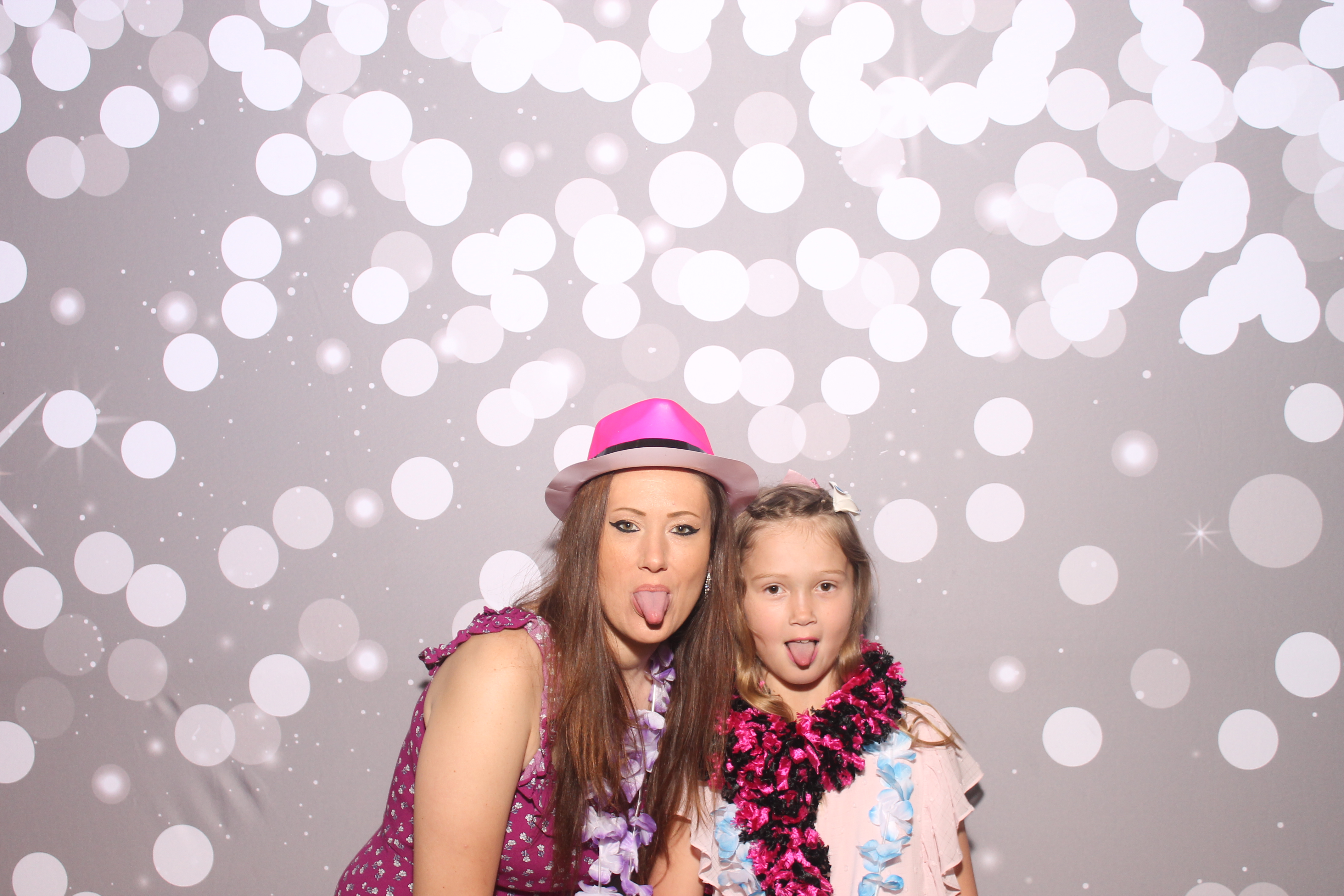 Mariemount Father Daughter Dance | View more photos from the event at gallery.photoboothcincy.com/u/PhotoBoothCincy/Mariemount-Father-Daughter-Dance-0