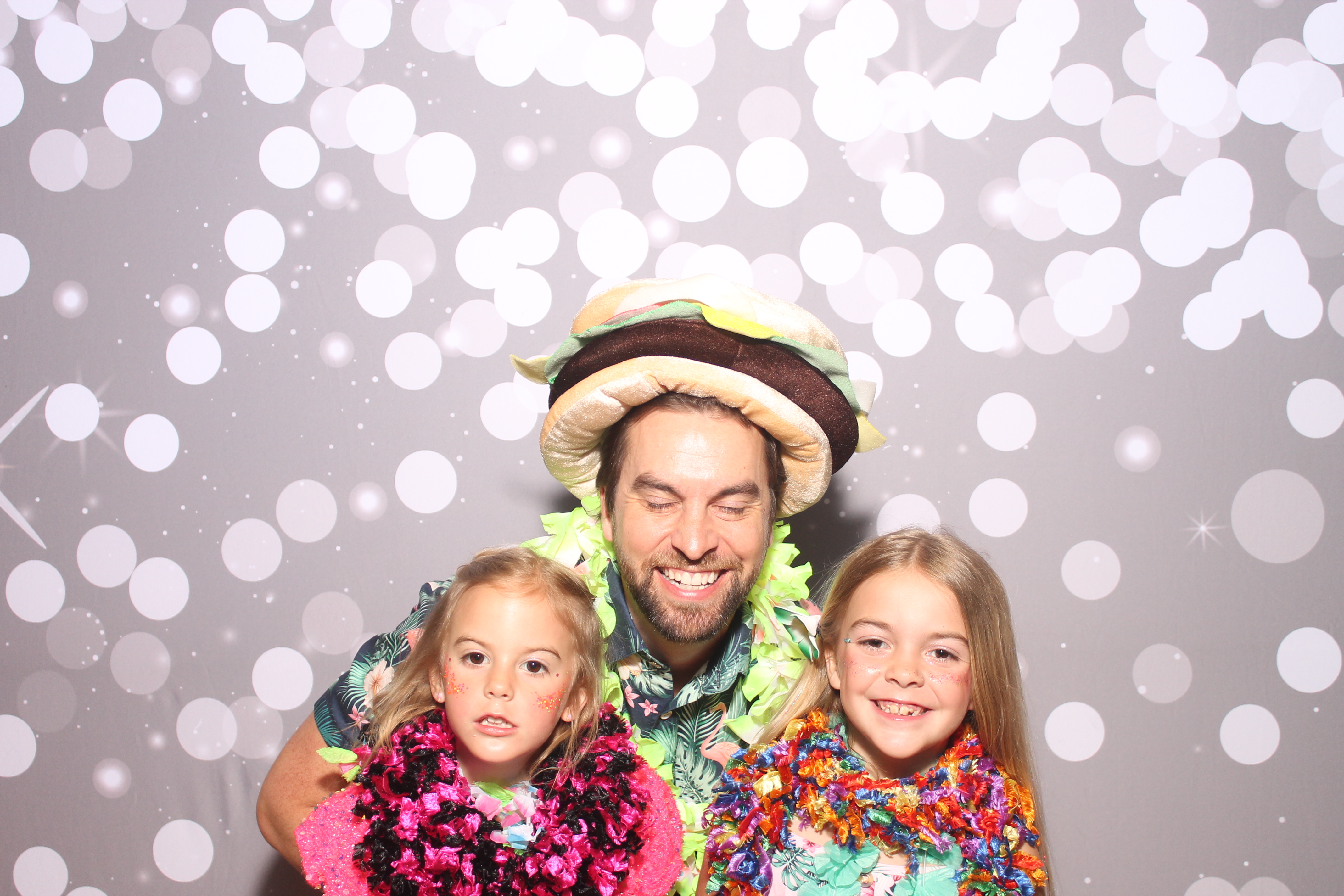 Mariemount Father Daughter Dance | View more photos from the event at gallery.photoboothcincy.com/u/PhotoBoothCincy/Mariemount-Father-Daughter-Dance-0