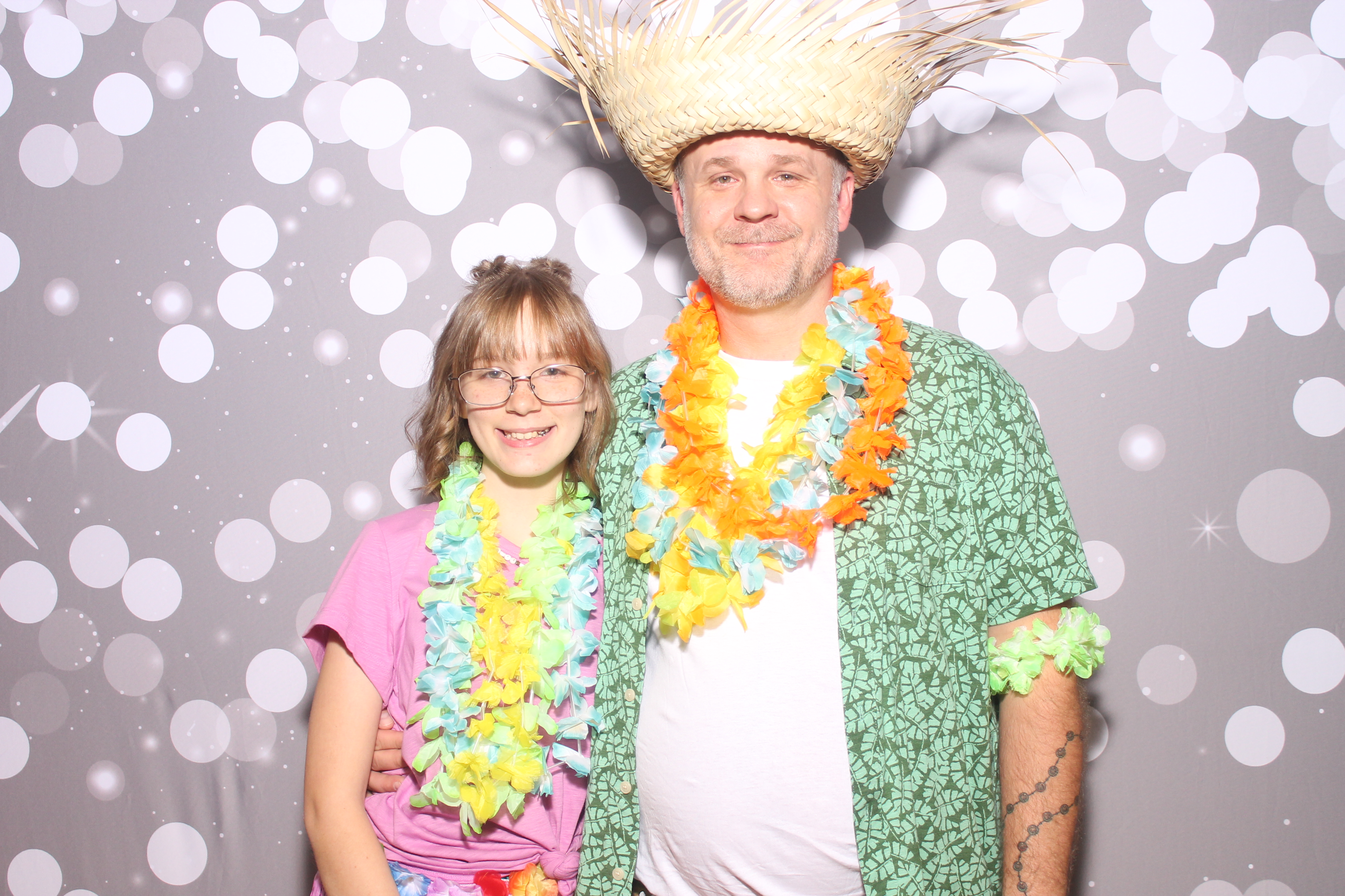 Mariemount Father Daughter Dance | View more photos from the event at gallery.photoboothcincy.com/u/PhotoBoothCincy/Mariemount-Father-Daughter-Dance-0