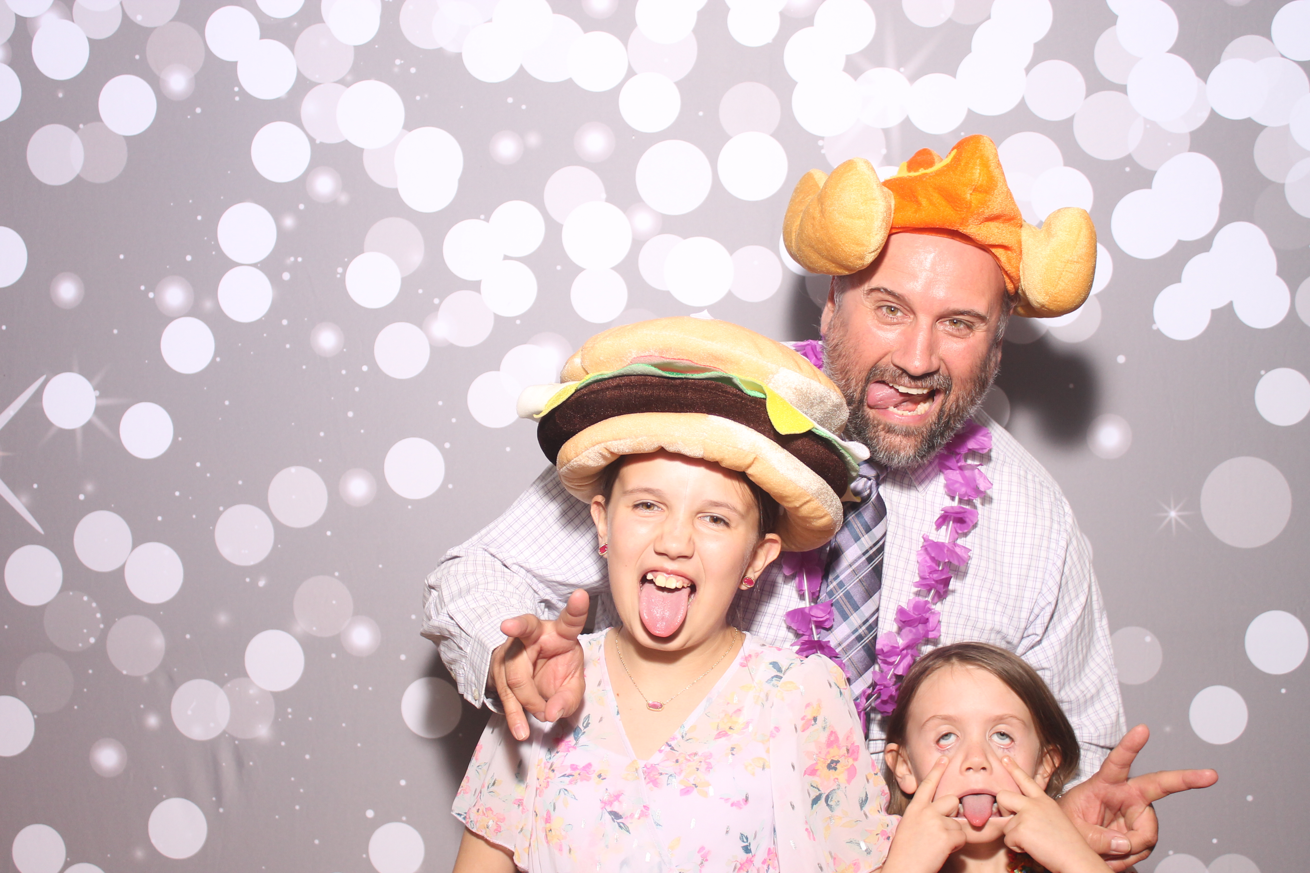 Mariemount Father Daughter Dance | View more photos from the event at gallery.photoboothcincy.com/u/PhotoBoothCincy/Mariemount-Father-Daughter-Dance-0