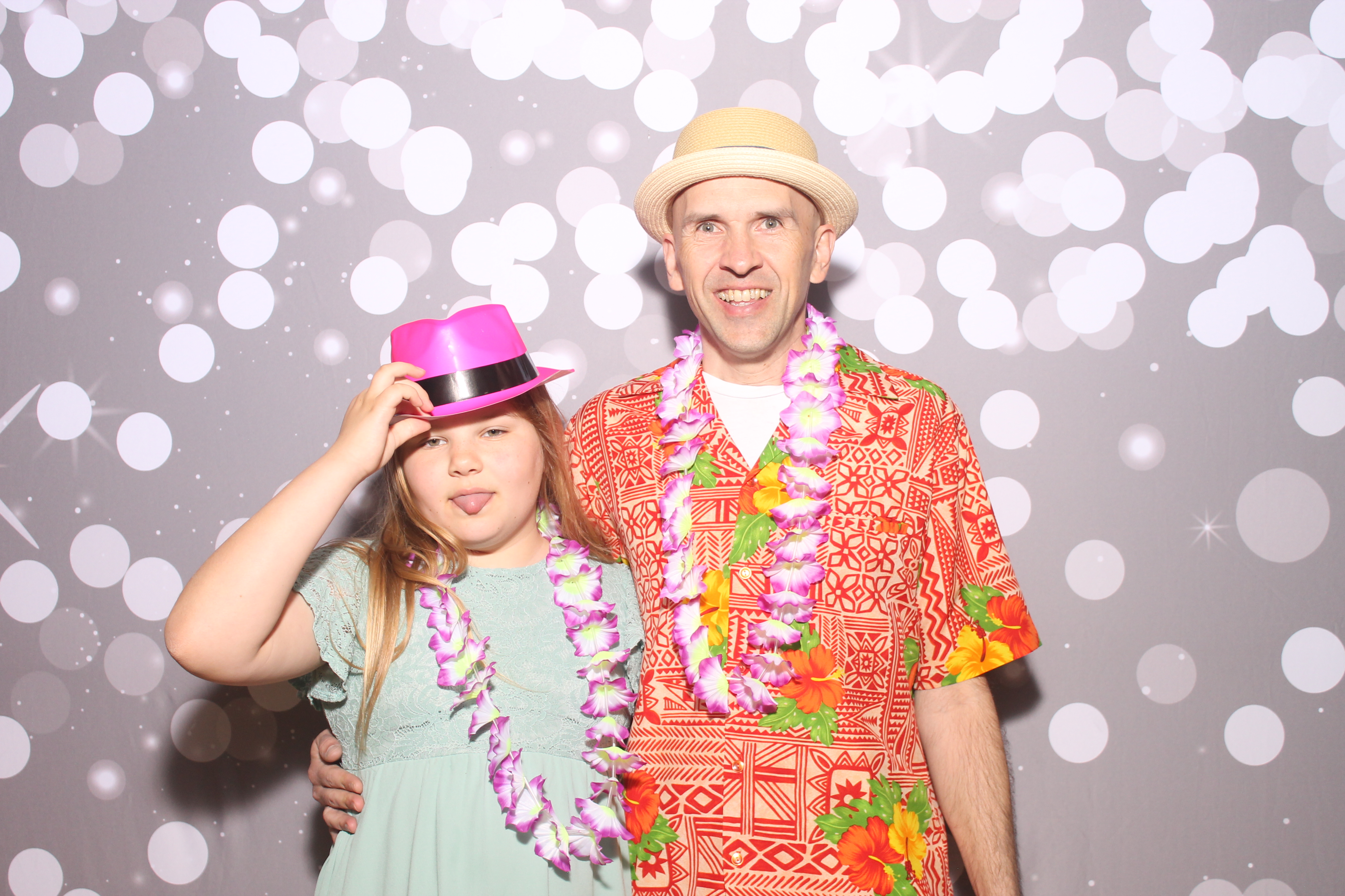 Mariemount Father Daughter Dance | View more photos from the event at gallery.photoboothcincy.com/u/PhotoBoothCincy/Mariemount-Father-Daughter-Dance-0