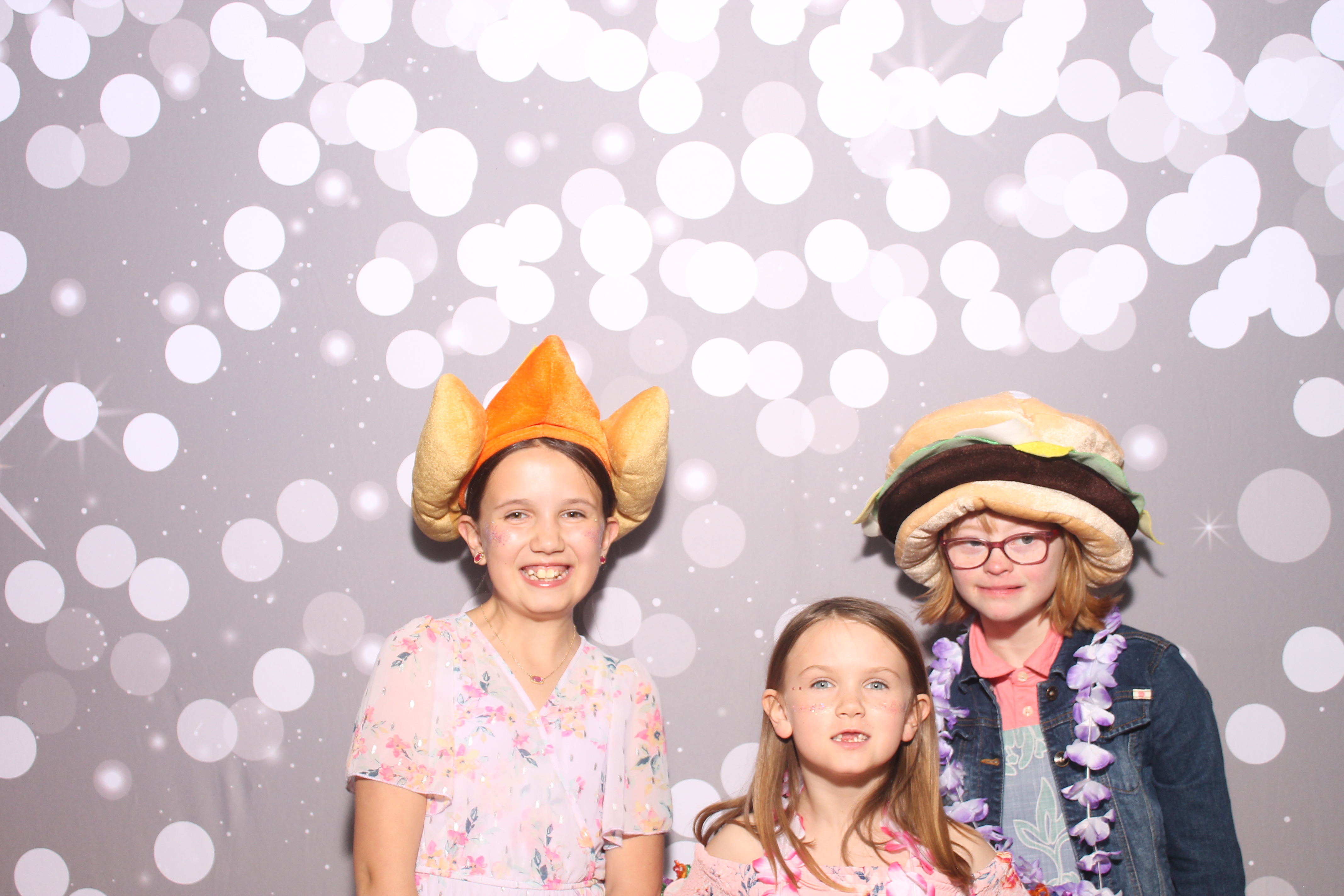 Mariemount Father Daughter Dance | View more photos from the event at gallery.photoboothcincy.com/u/PhotoBoothCincy/Mariemount-Father-Daughter-Dance-0