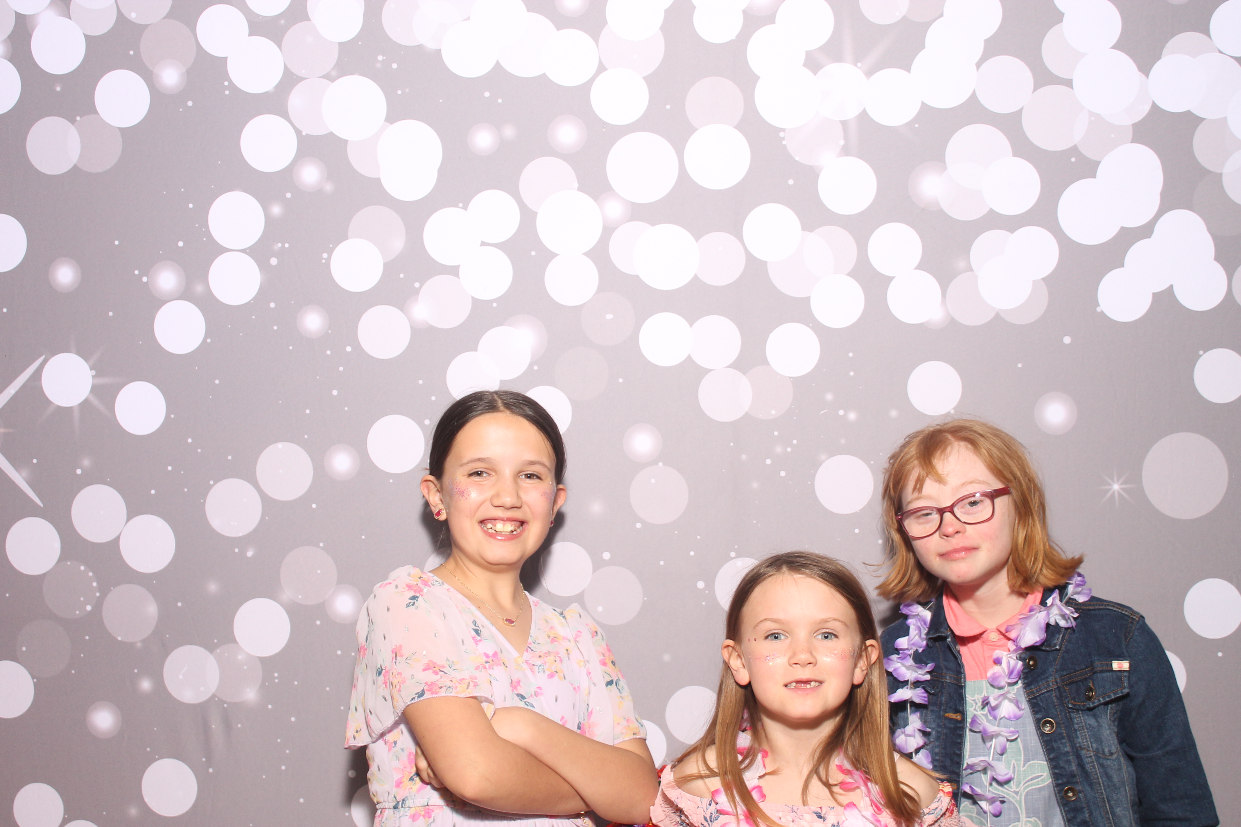 Mariemount Father Daughter Dance | View more photos from the event at gallery.photoboothcincy.com/u/PhotoBoothCincy/Mariemount-Father-Daughter-Dance-0