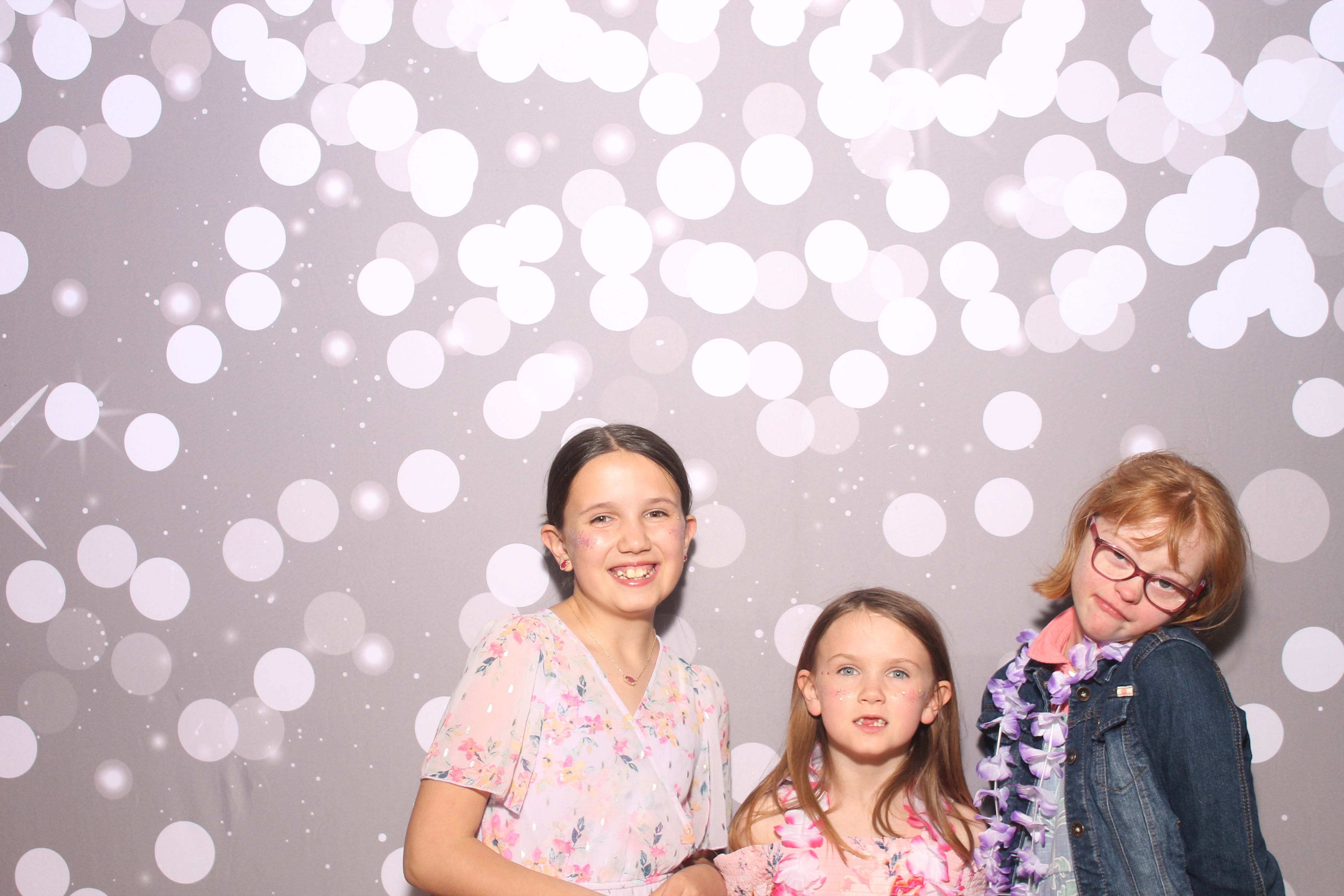 Mariemount Father Daughter Dance | View more photos from the event at gallery.photoboothcincy.com/u/PhotoBoothCincy/Mariemount-Father-Daughter-Dance-0