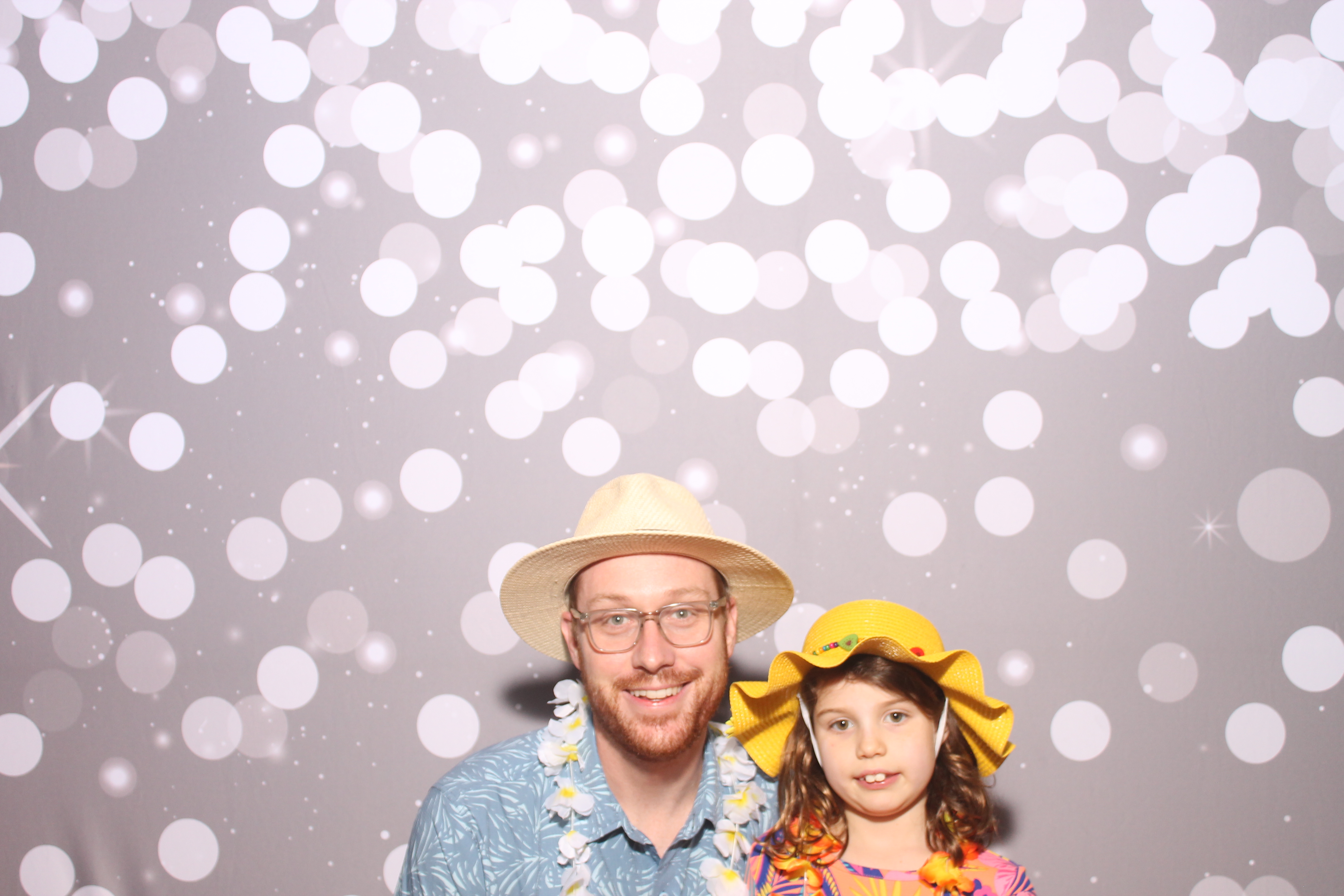 Mariemount Father Daughter Dance | View more photos from the event at gallery.photoboothcincy.com/u/PhotoBoothCincy/Mariemount-Father-Daughter-Dance-0