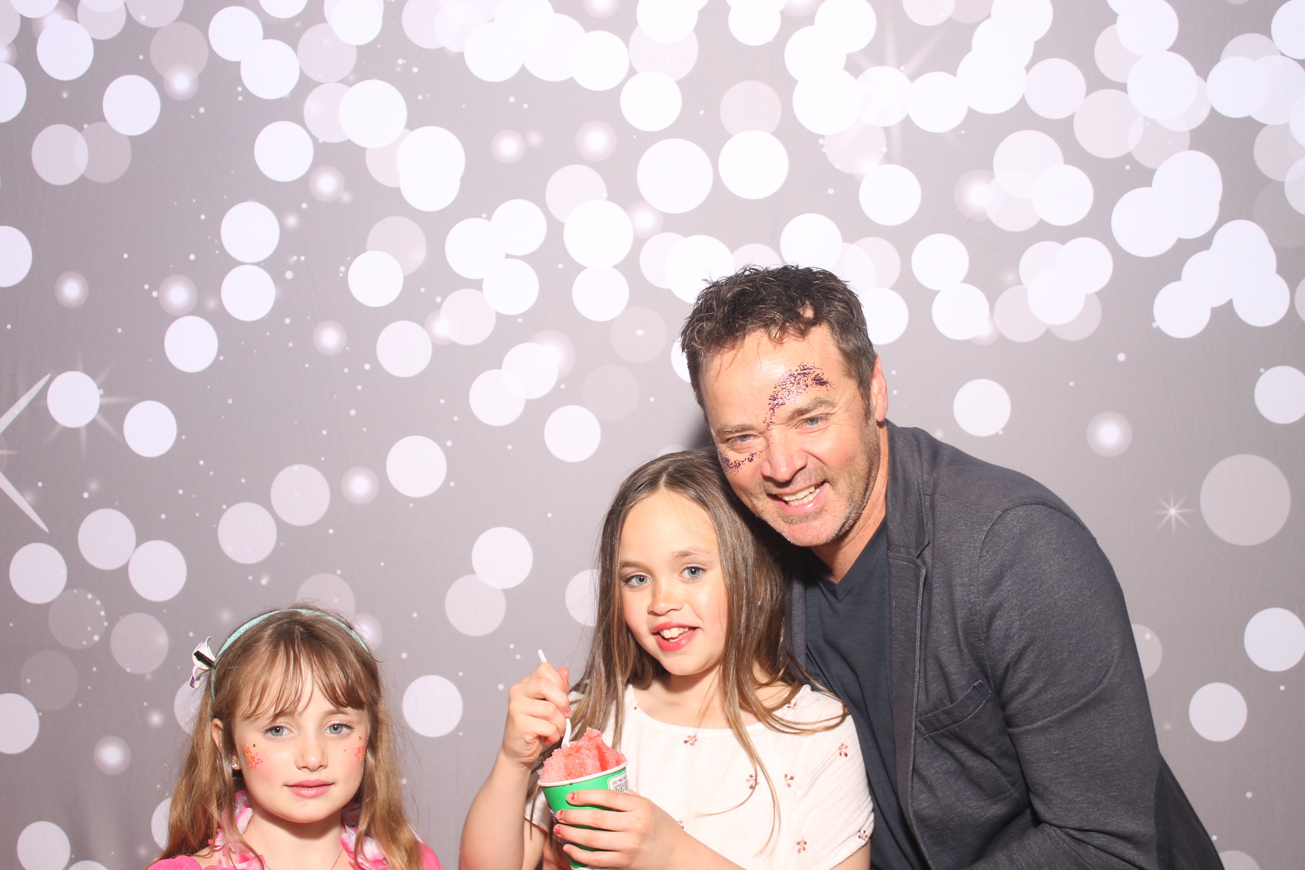 Mariemount Father Daughter Dance | View more photos from the event at gallery.photoboothcincy.com/u/PhotoBoothCincy/Mariemount-Father-Daughter-Dance-0