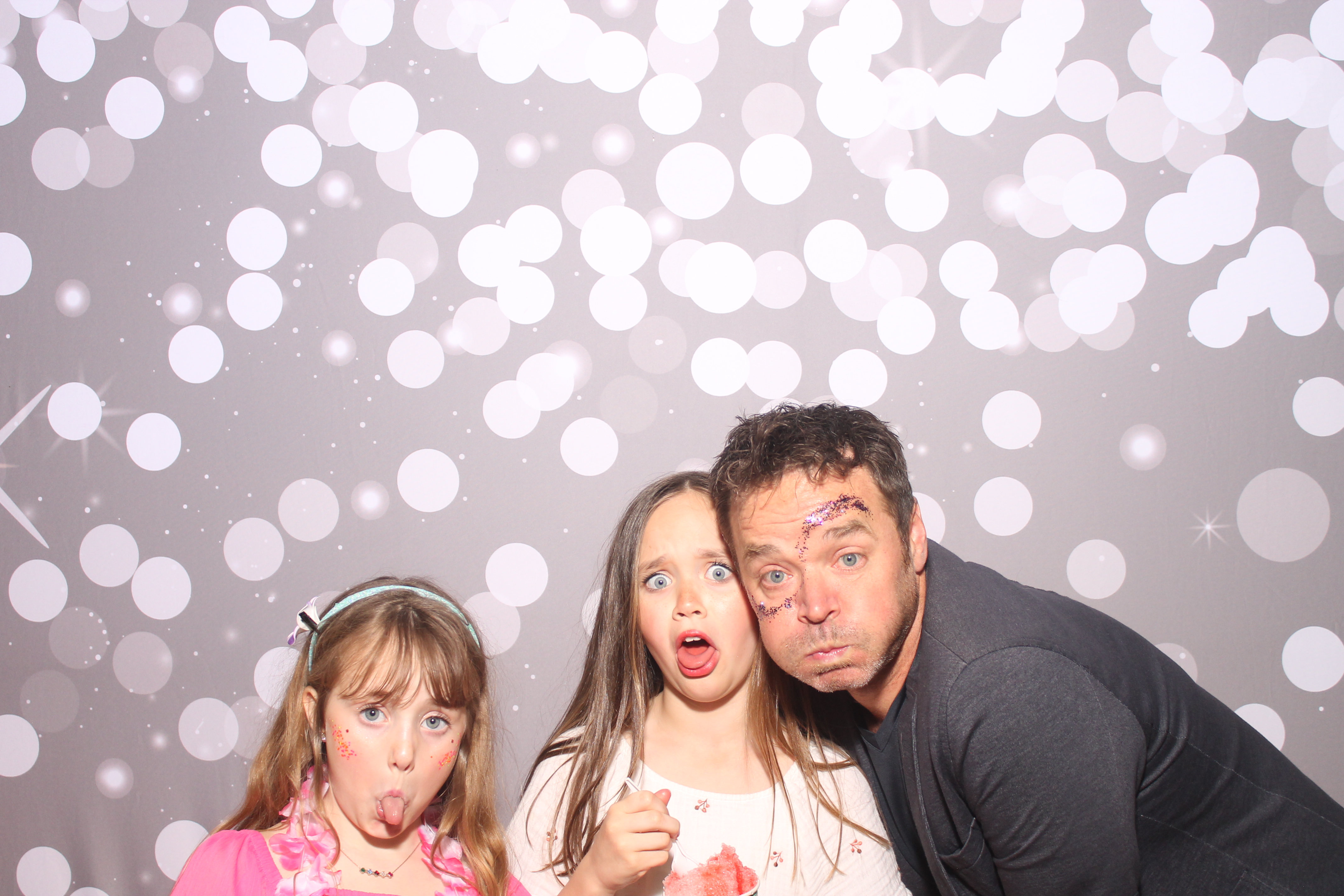 Mariemount Father Daughter Dance | View more photos from the event at gallery.photoboothcincy.com/u/PhotoBoothCincy/Mariemount-Father-Daughter-Dance-0