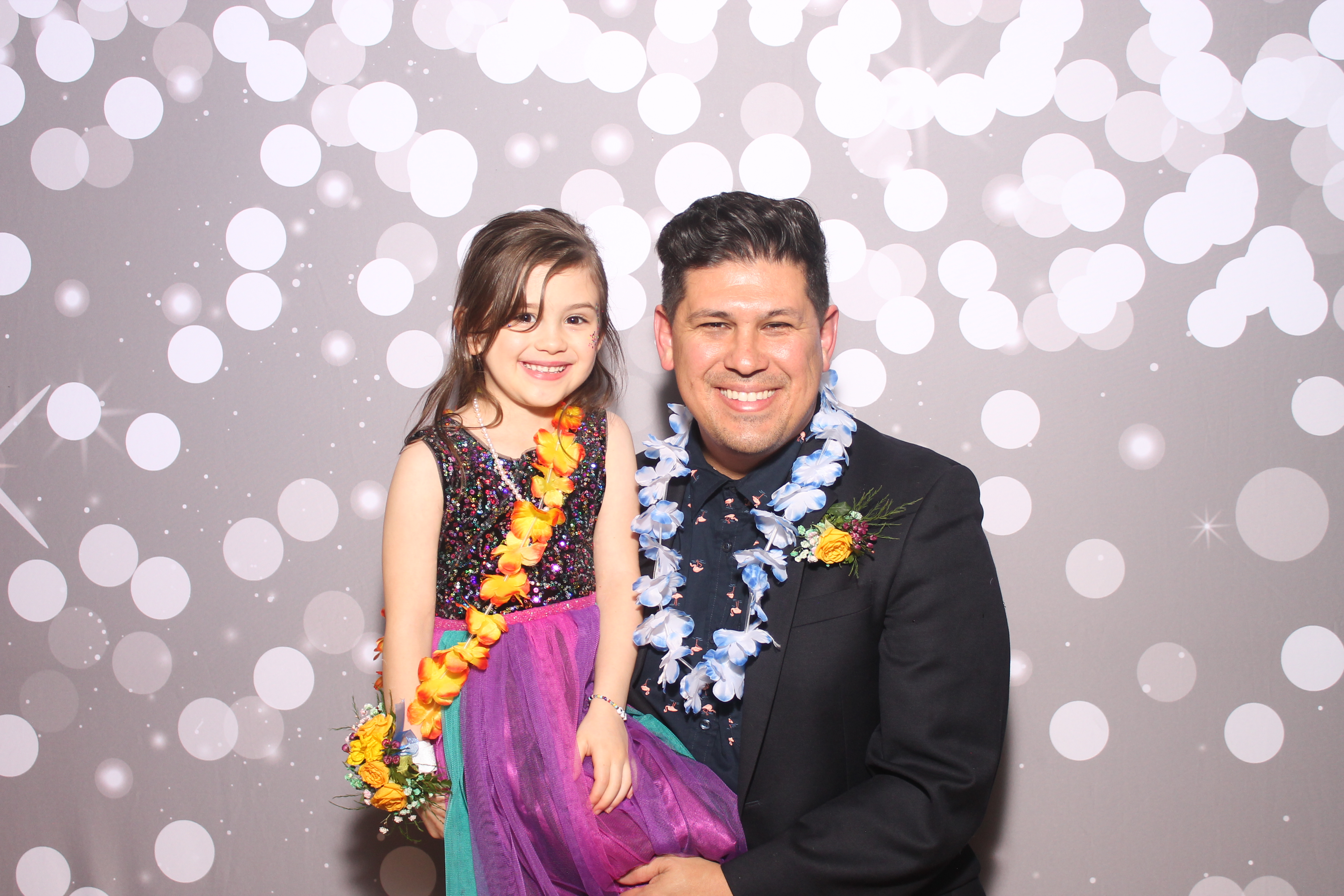 Mariemount Father Daughter Dance | View more photos from the event at gallery.photoboothcincy.com/u/PhotoBoothCincy/Mariemount-Father-Daughter-Dance-0