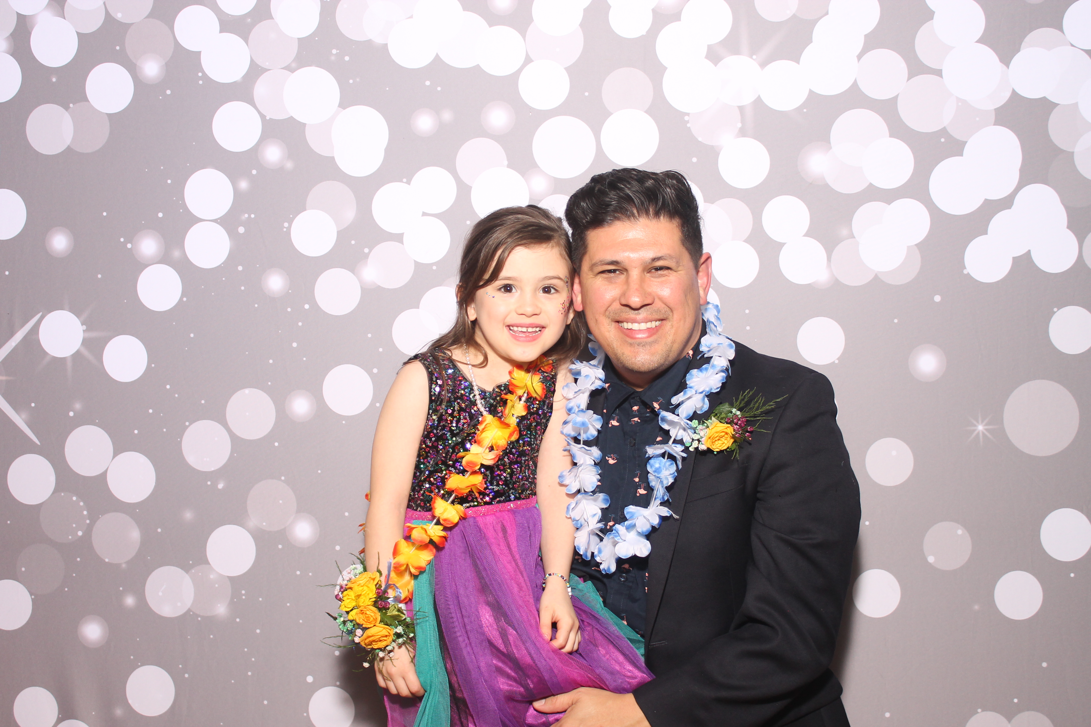 Mariemount Father Daughter Dance | View more photos from the event at gallery.photoboothcincy.com/u/PhotoBoothCincy/Mariemount-Father-Daughter-Dance-0