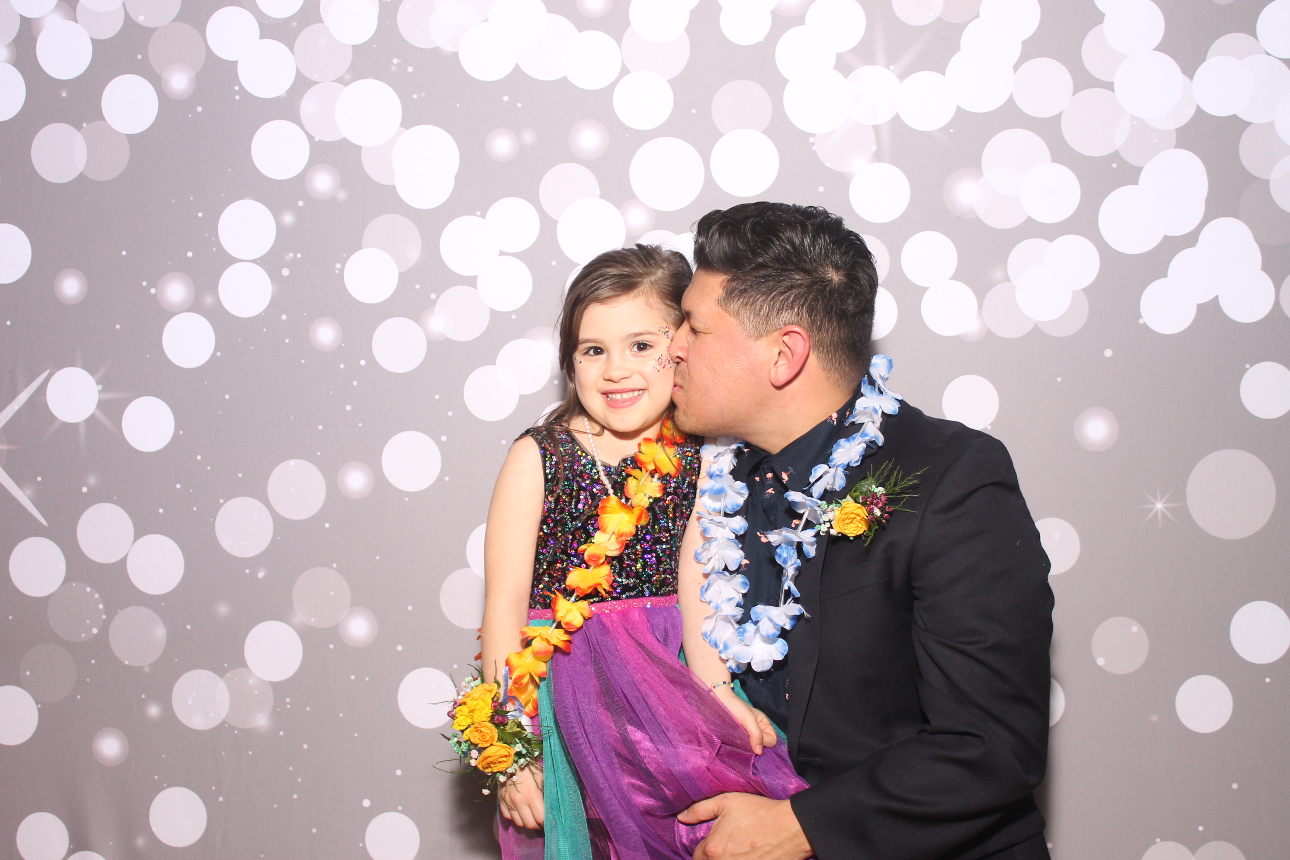 Mariemount Father Daughter Dance | View more photos from the event at gallery.photoboothcincy.com/u/PhotoBoothCincy/Mariemount-Father-Daughter-Dance-0