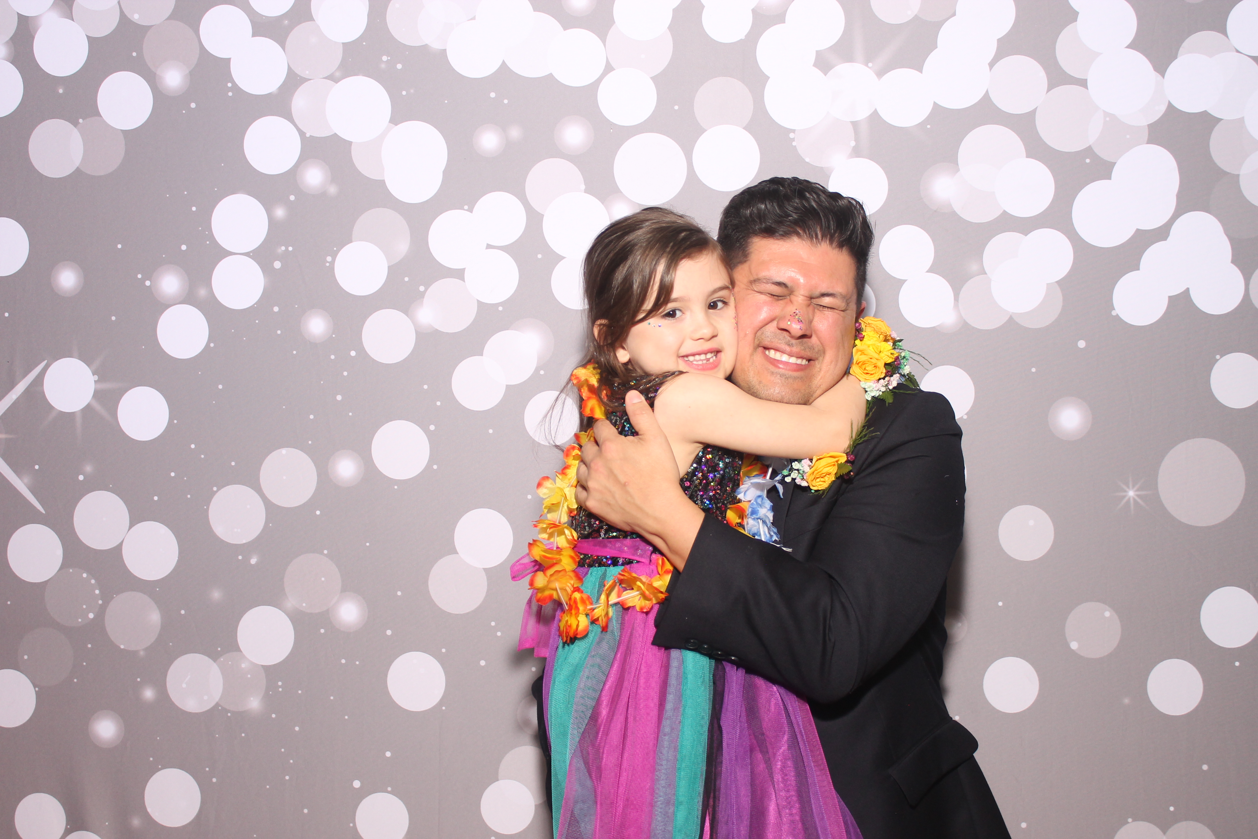 Mariemount Father Daughter Dance | View more photos from the event at gallery.photoboothcincy.com/u/PhotoBoothCincy/Mariemount-Father-Daughter-Dance-0