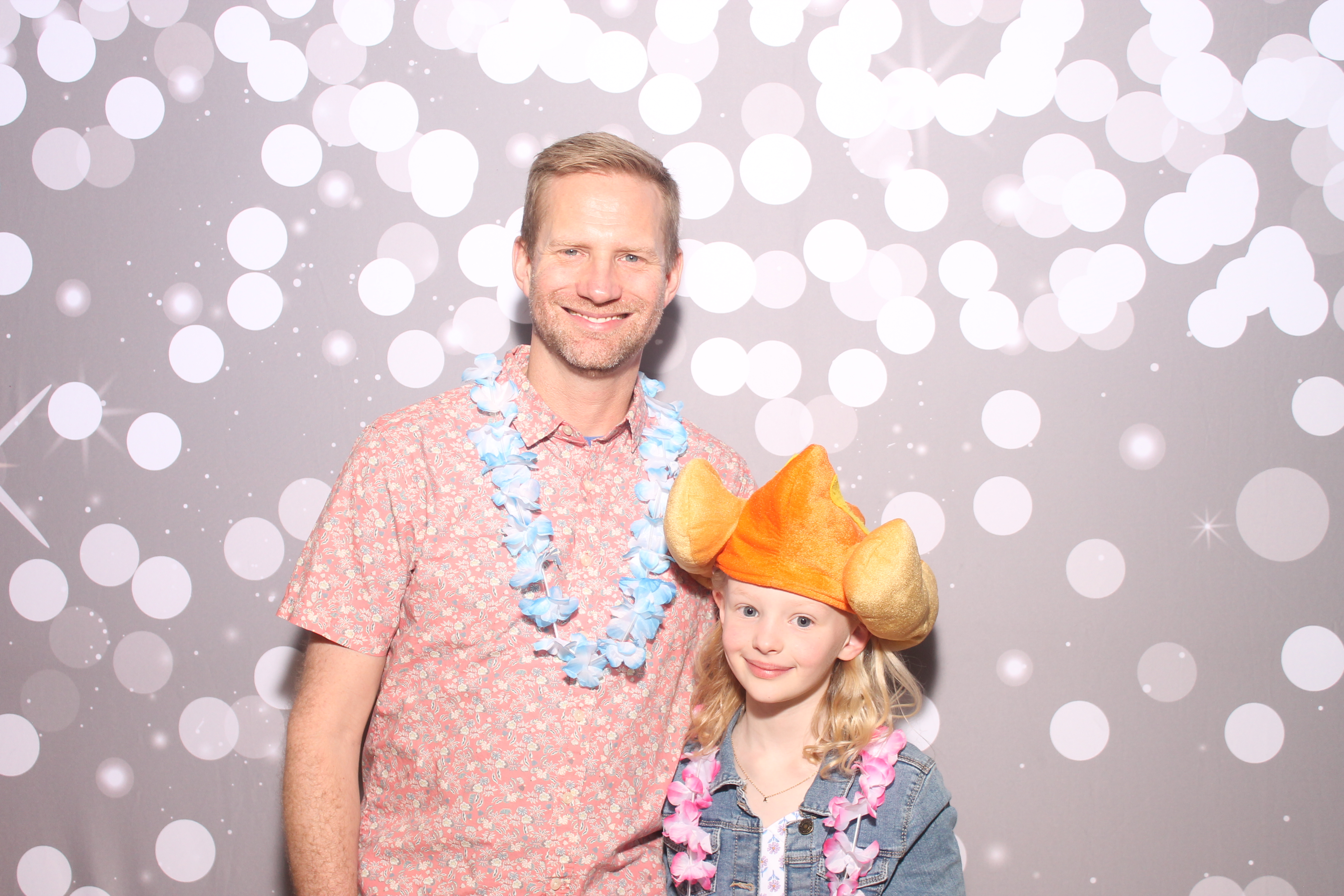 Mariemount Father Daughter Dance | View more photos from the event at gallery.photoboothcincy.com/u/PhotoBoothCincy/Mariemount-Father-Daughter-Dance-0